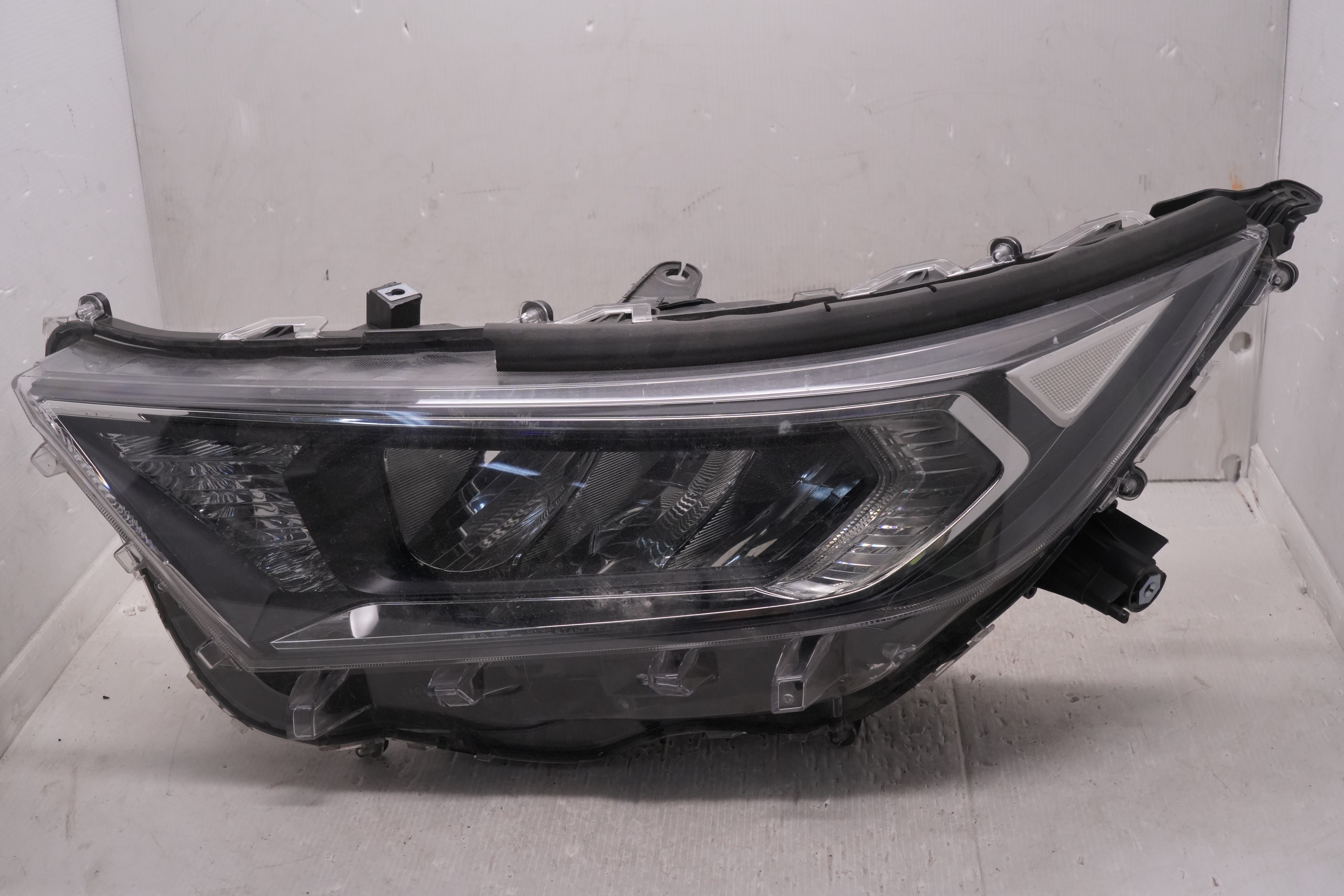 TOYOTA RAV4 V XA50 2019-2021 LED L.H.S HEADLIGHT GENUINE