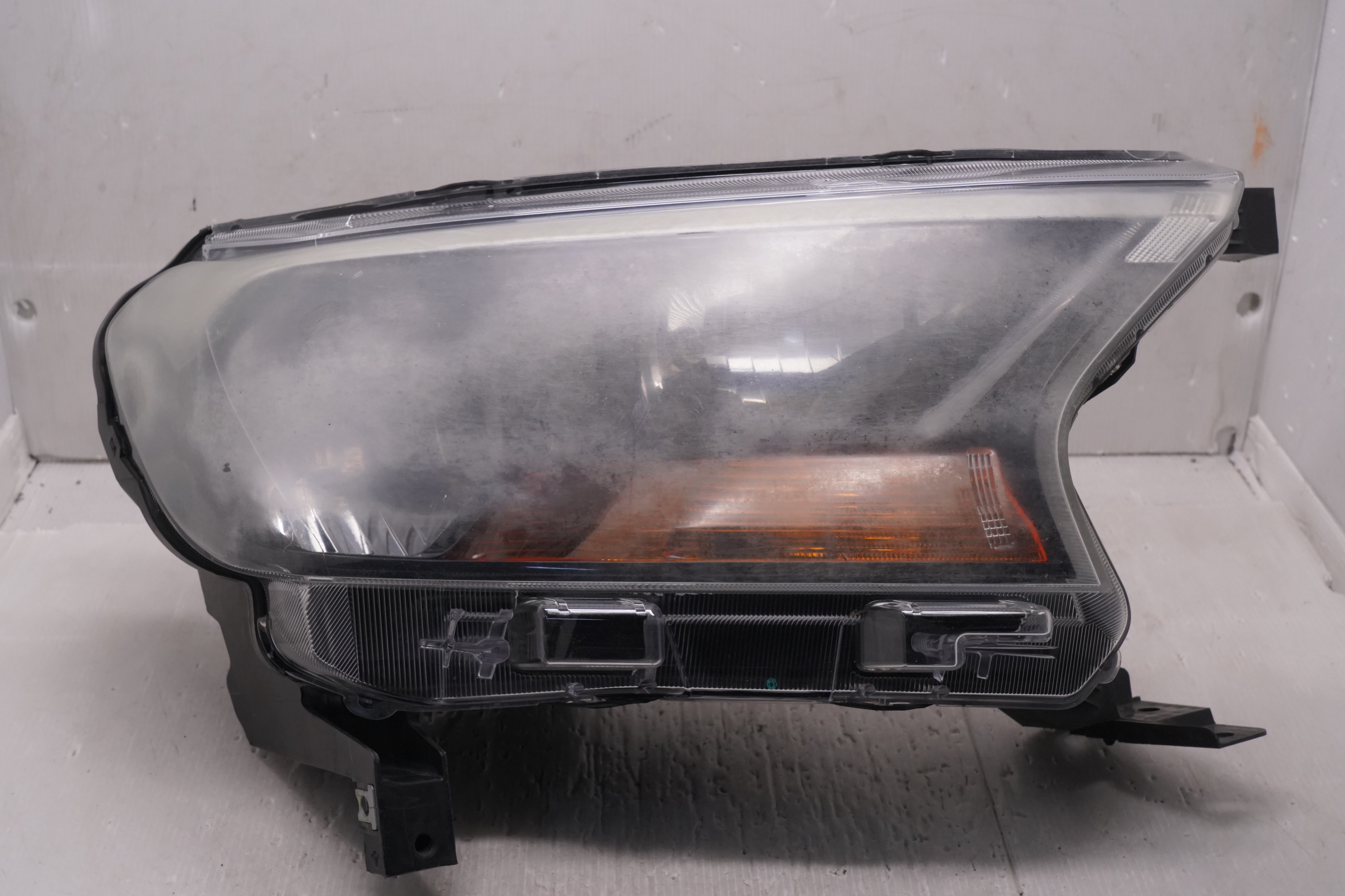 FORD EVEREST RANGER 2015-2019 HALOGEN R.H.S HEADLIGHT GENUINE