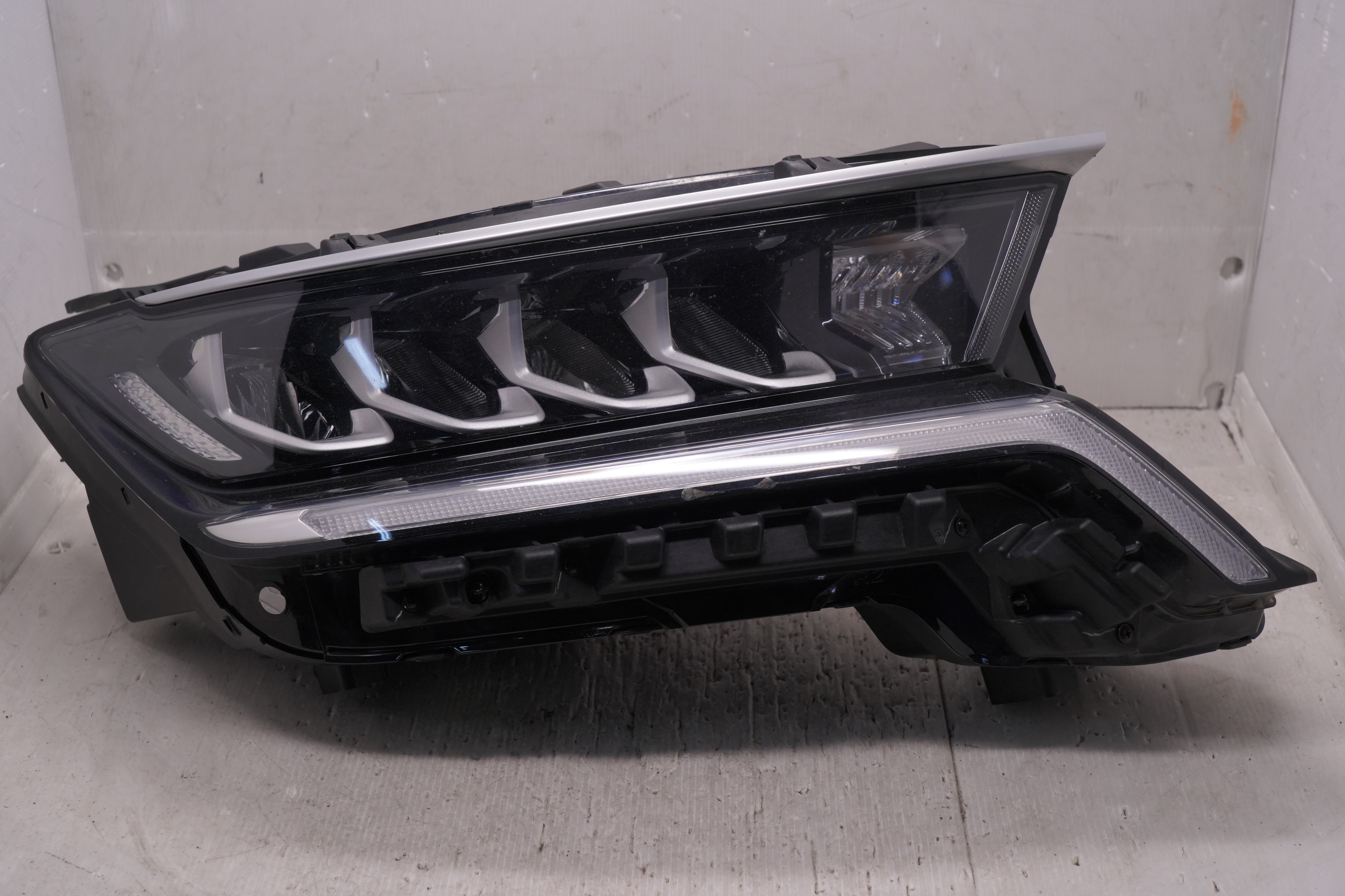 KIA SORENTO 2021-2023 LED R.H.S HEADLIGHT GENUINE