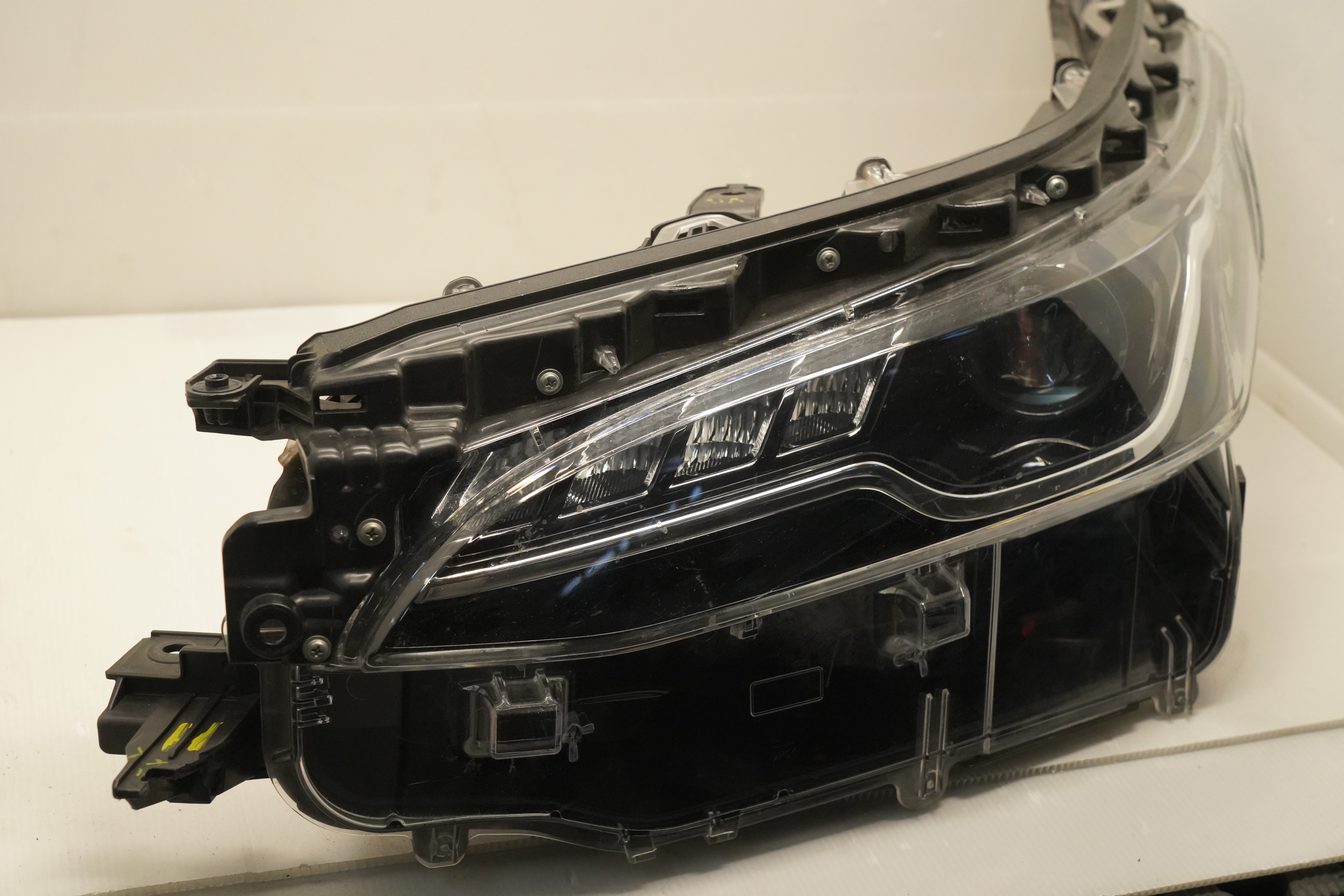 TOYOTA FORTUNER 2021-2024 LED L.H.S HEADLIGHT GENUINE