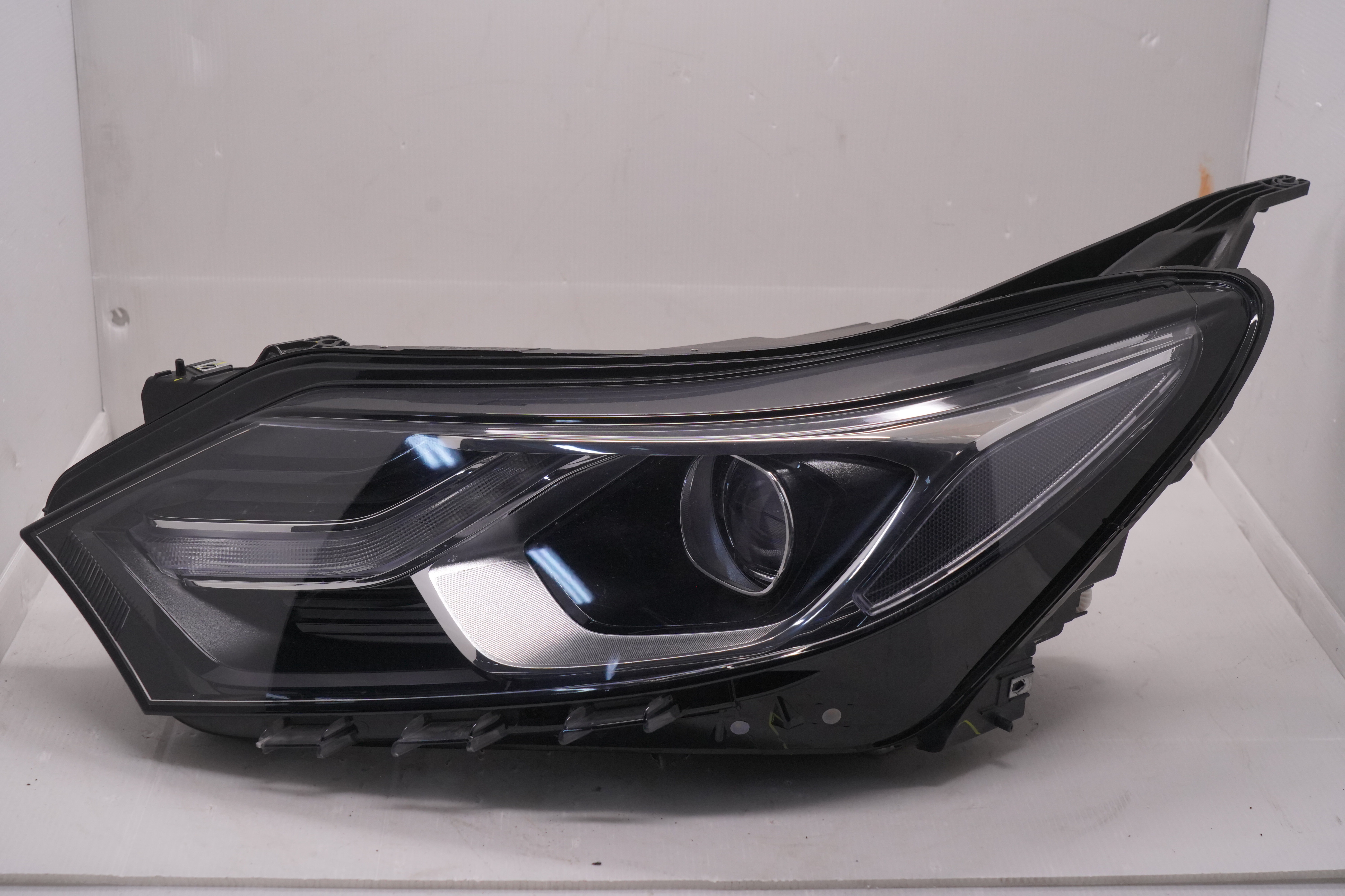 HOLDEN EQUINOX 2018-2020 HALOGEN L.H.S HEADLIGHT GENUINE