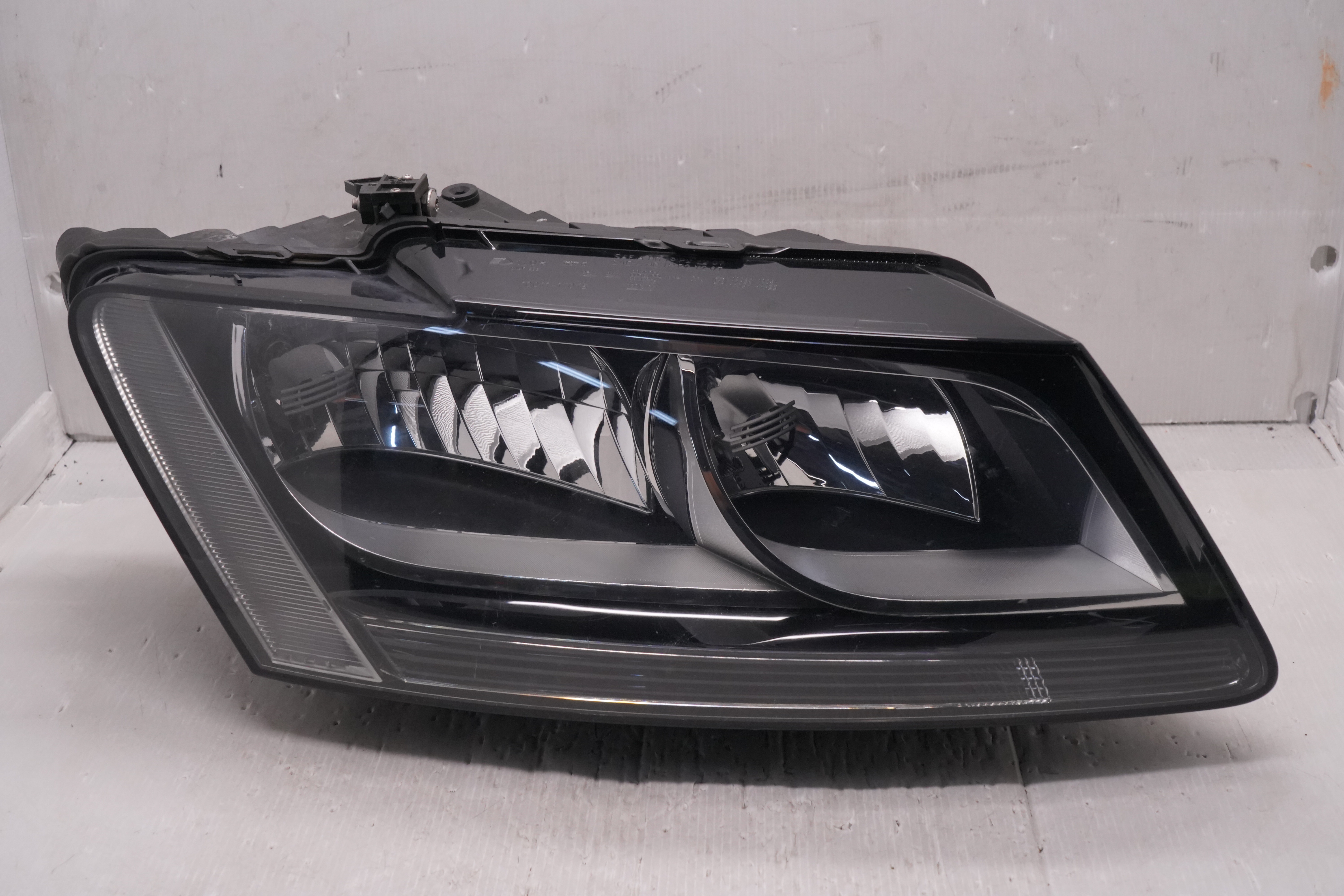 AUDI Q5 2010-2016 HOLGEN R.H.S. HEADLIGHT GENUINE