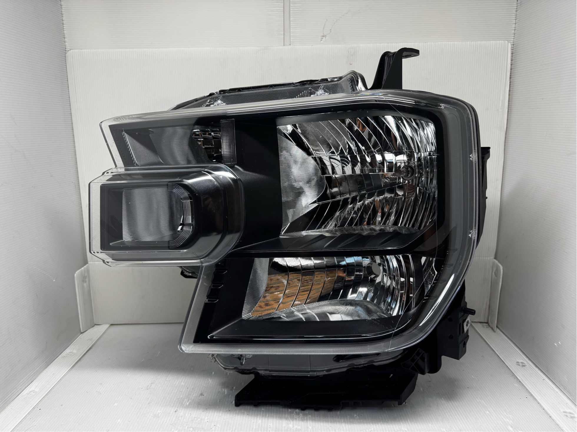 FORD EVEREST RANGER 2022-2024 HALOGEN L.H.S HEADLIGHT