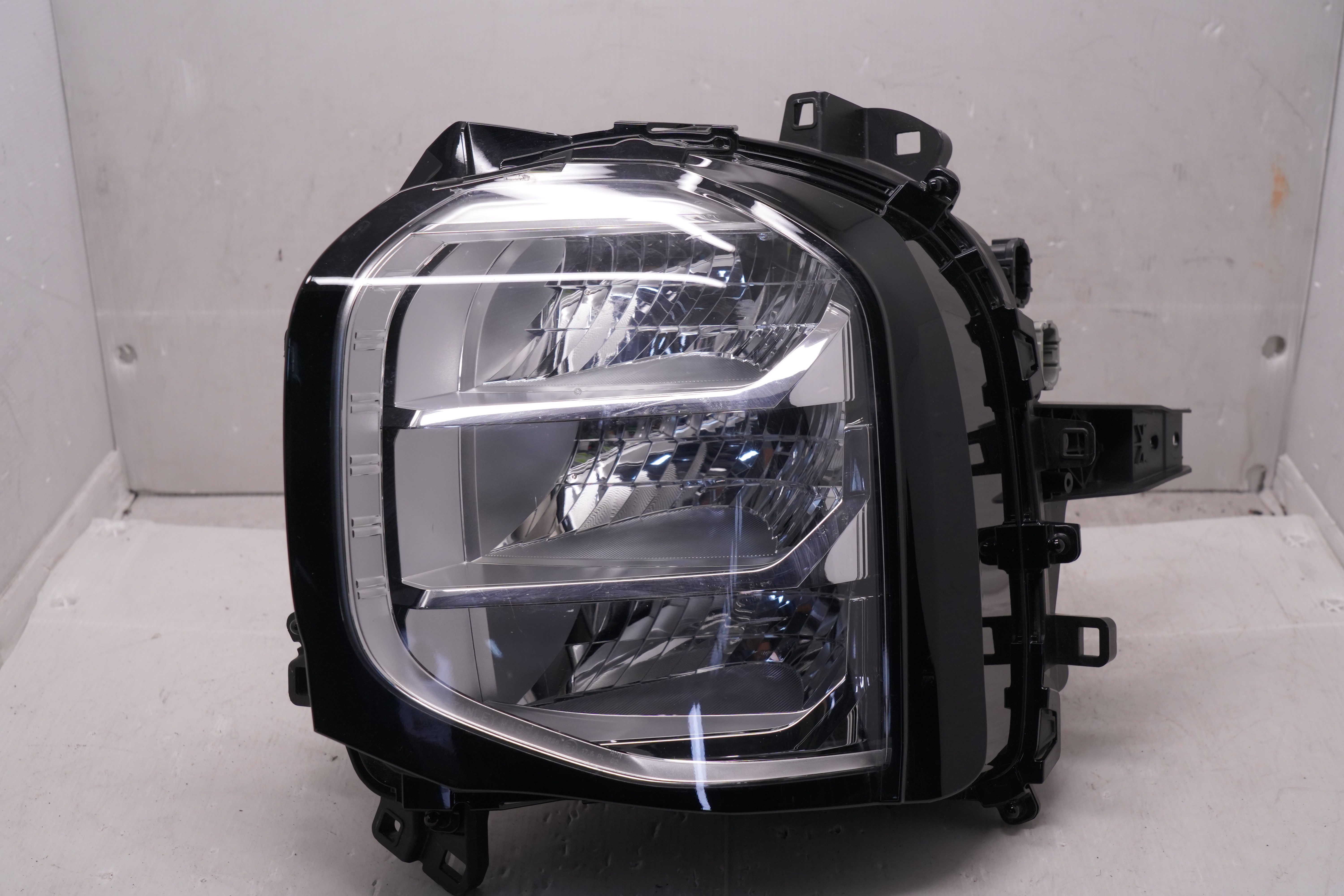 MITSUBISHI OUTLANDER 2021-2023 LED L.H.S HEADLIGHT GENUINE