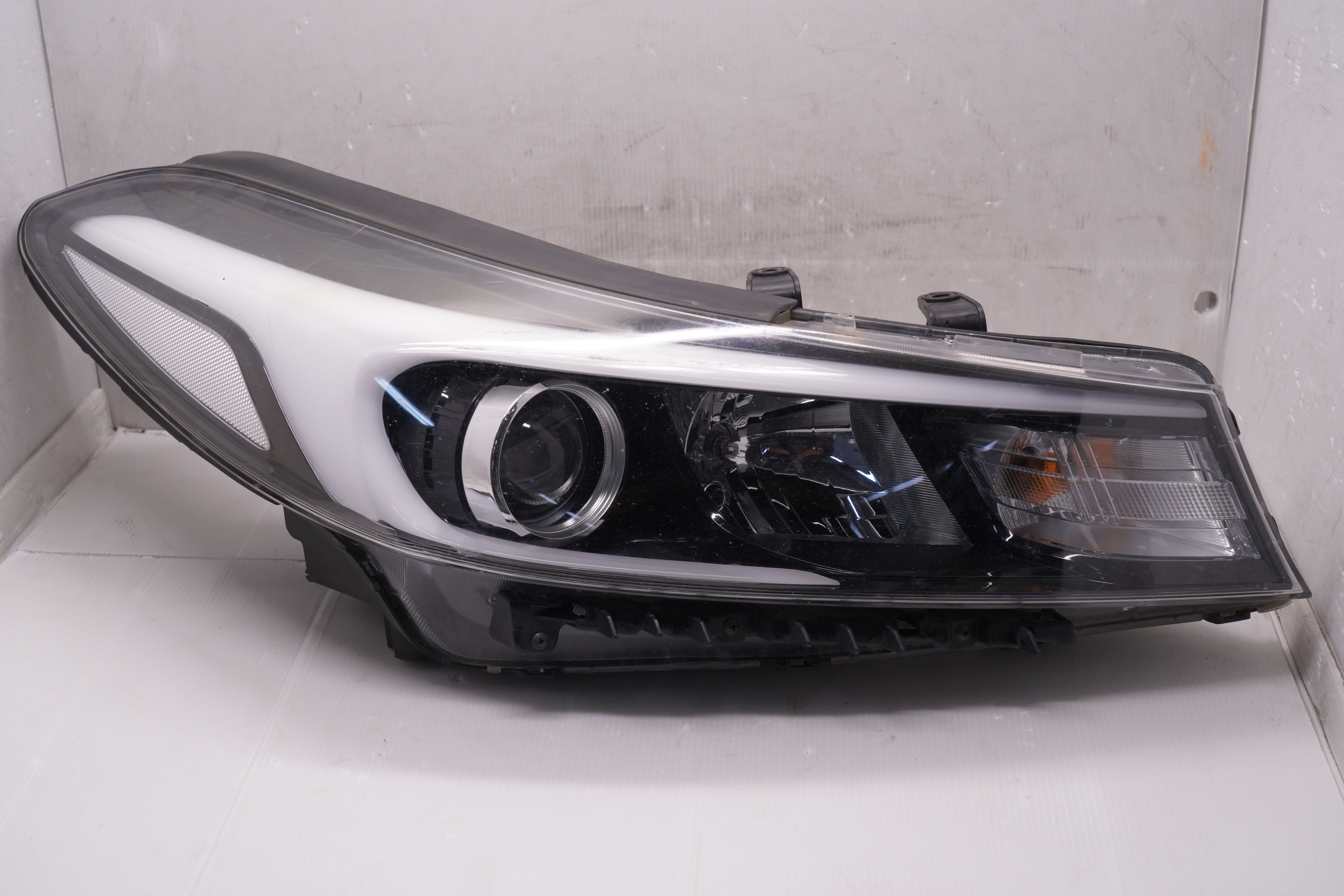 KIA CERATO 2016-2017 HALOGEN R.H.S HEADLIGHT GENUINE