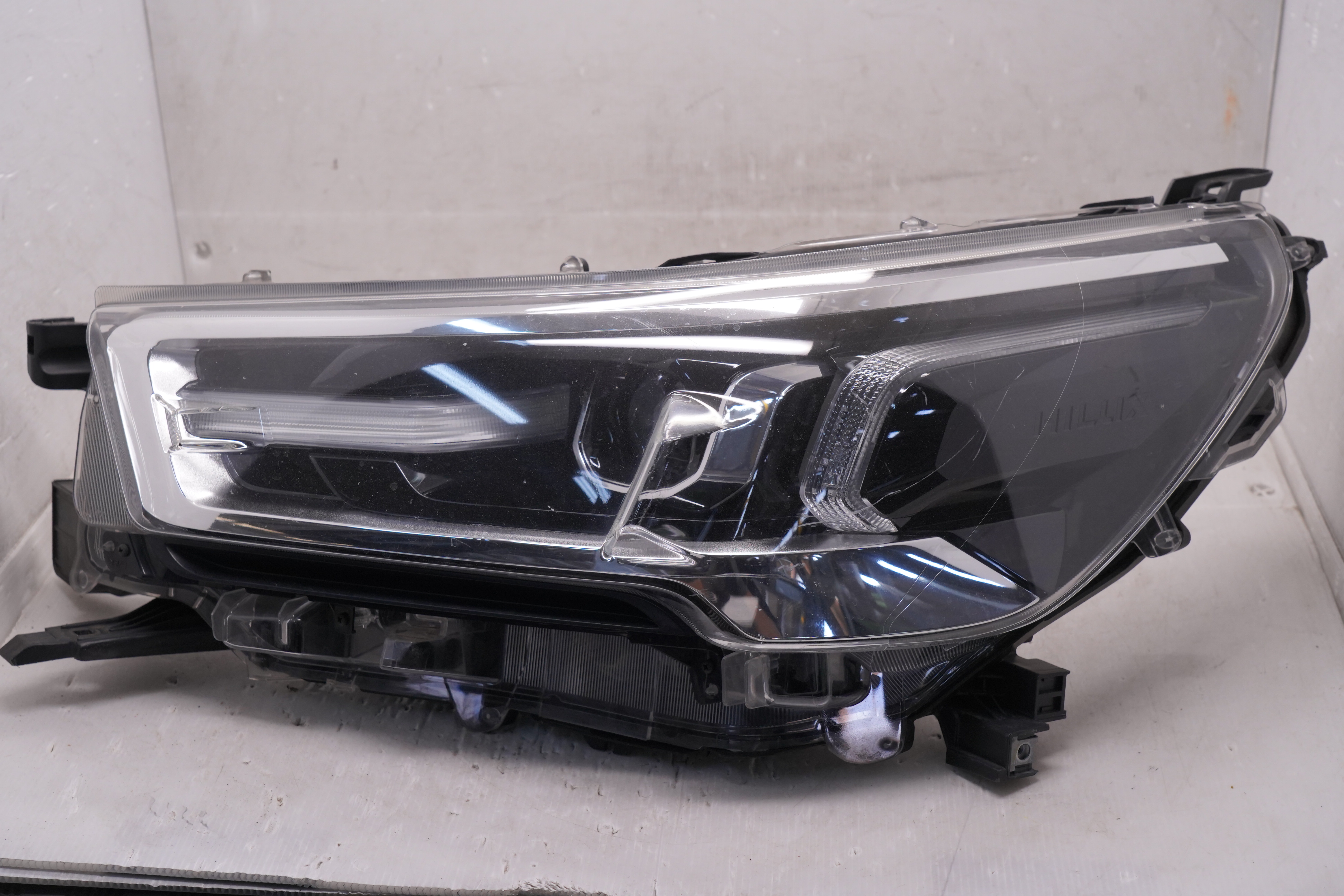 TOYOTA HILUX REVO 2020-2023 LED L.H.S HEADLIGHT GENUINE