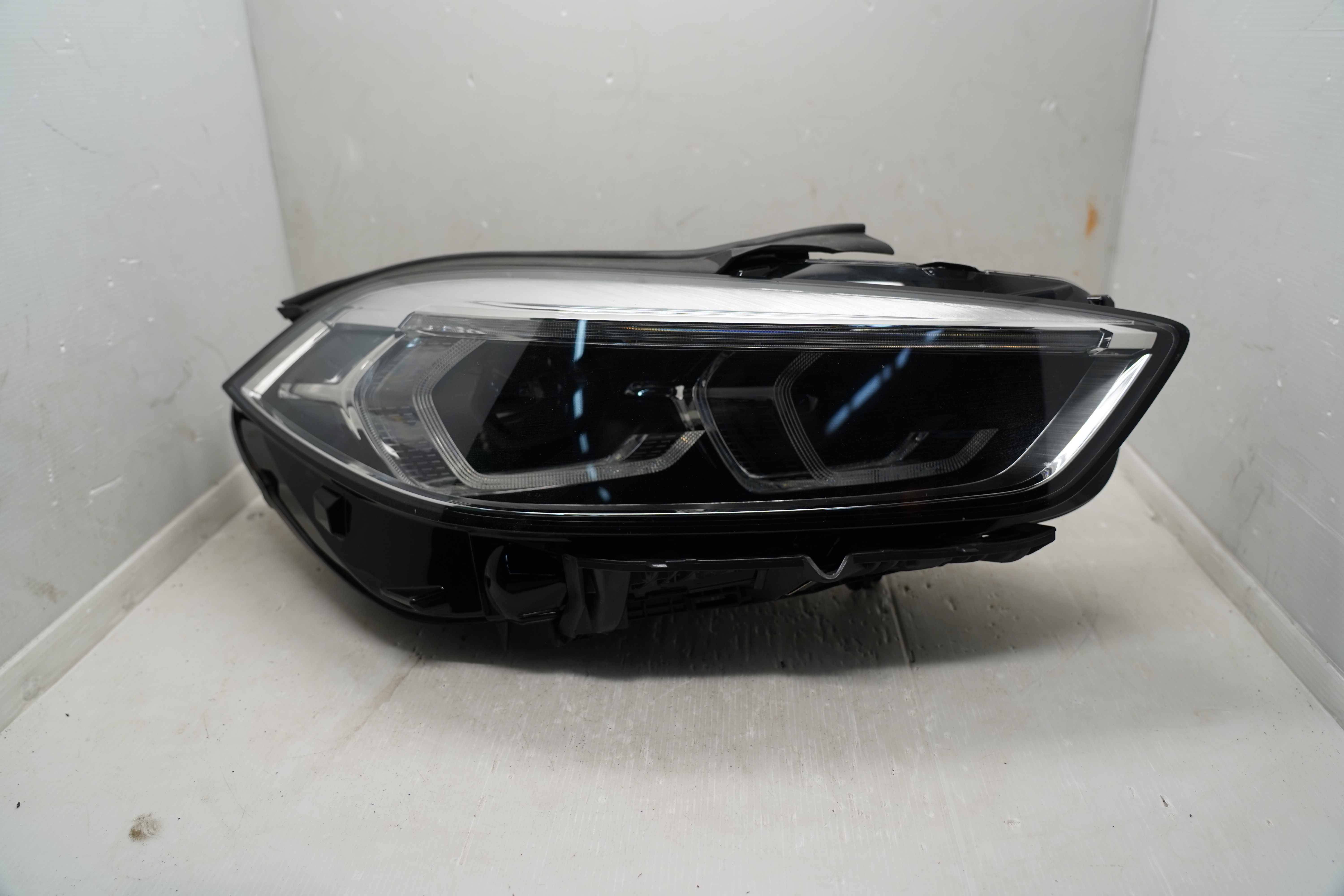 BMW 1 SERIES F40 2019-2025 LED R.H.S HEADLIGHT GENUINE