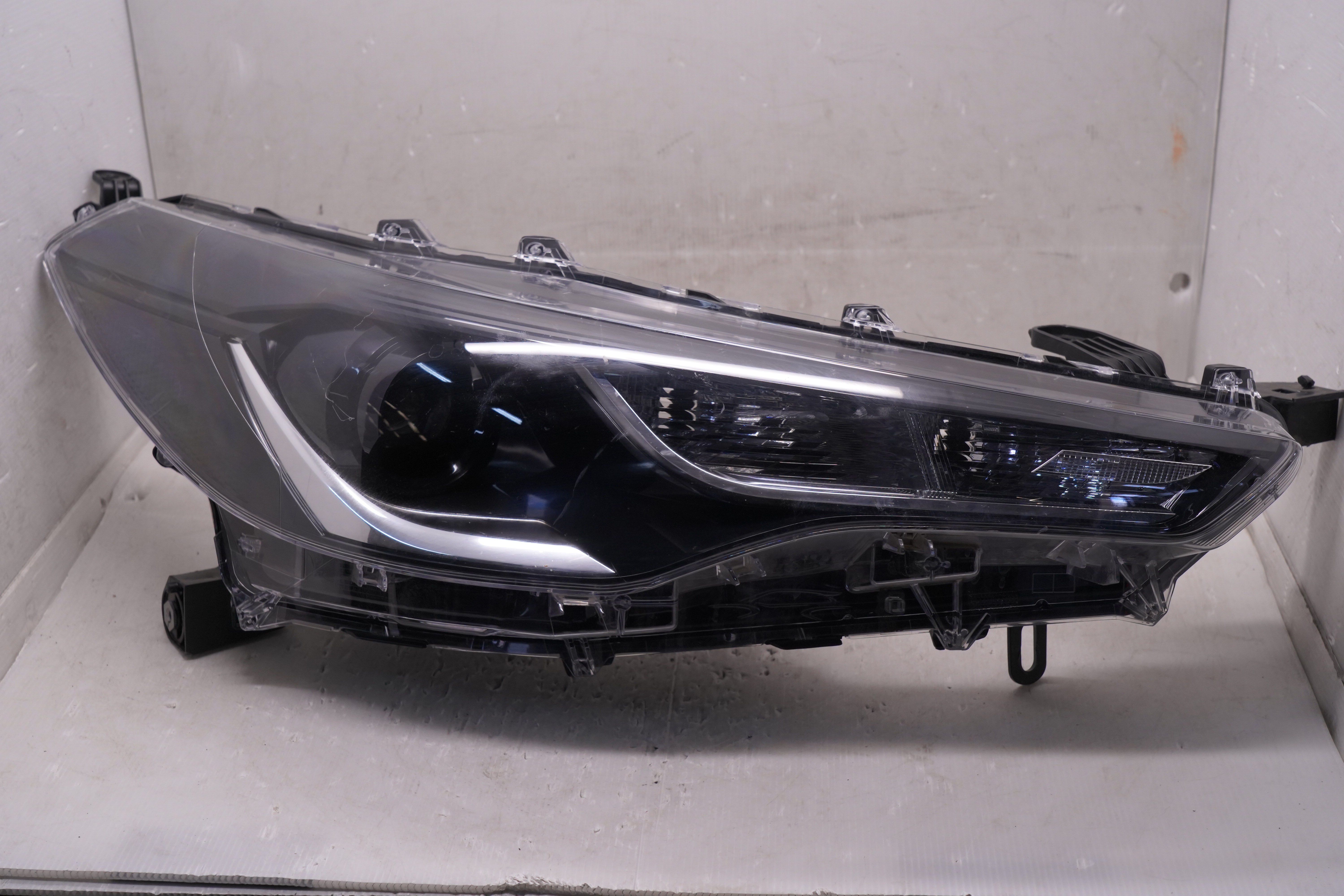TOYOTA COROLLA CROSS ZVG11 LED R.H.S HEADLIGHT GENUINE