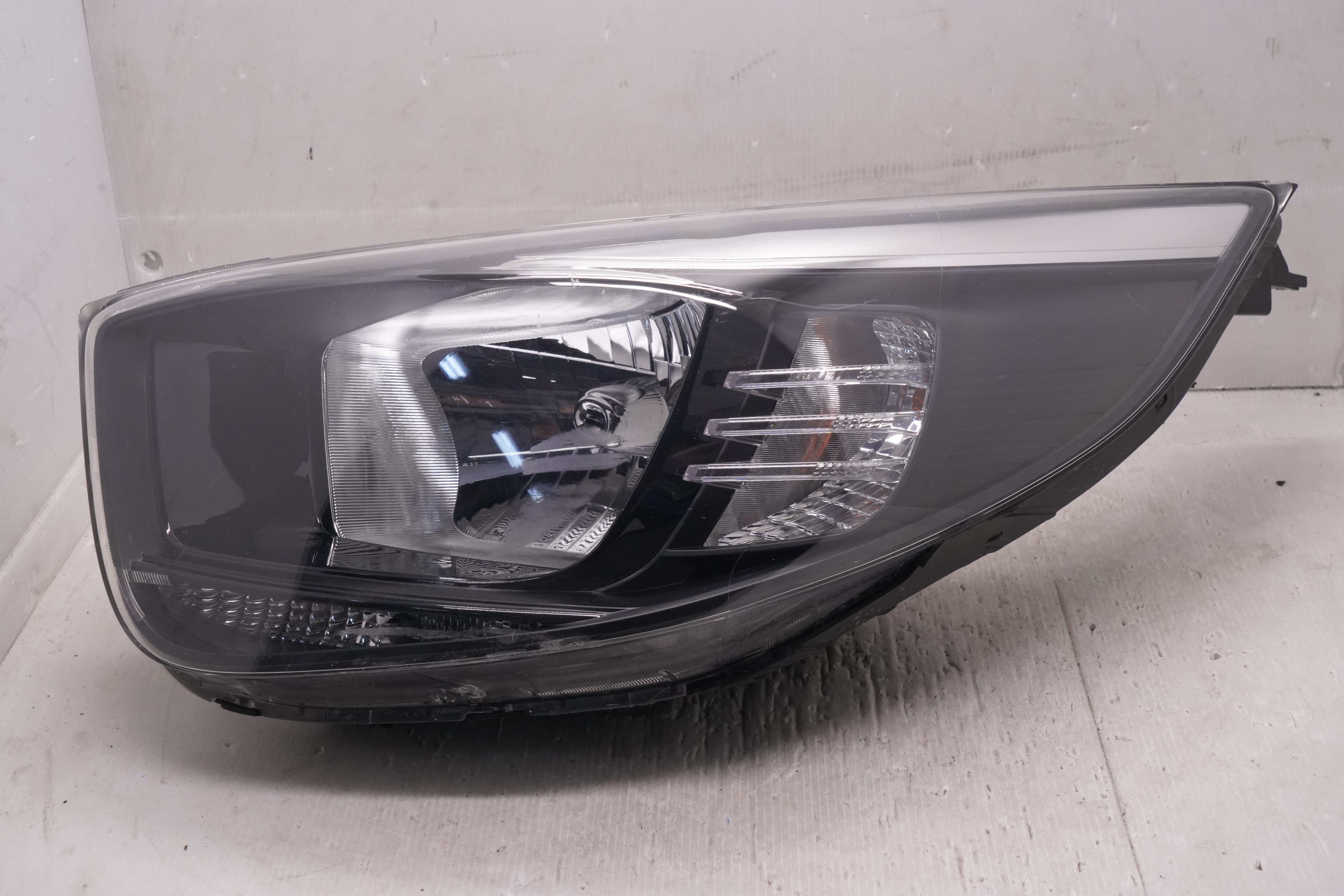 KIA PICANTO 2017-2019 HALOGEN L.H.S HEADLIGHT GENUINE