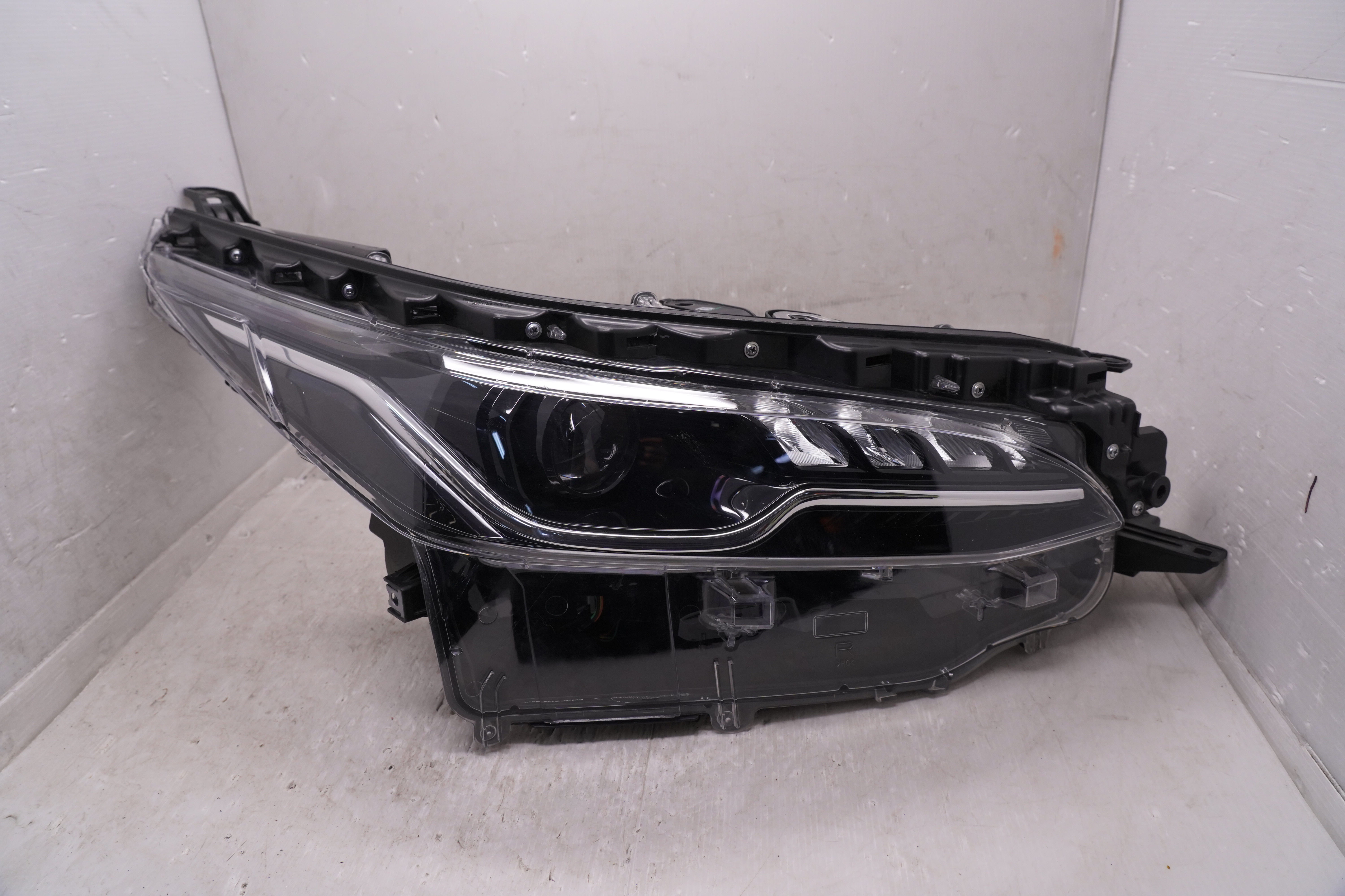 Toyota FORTUNER 2021-2023 LED R.H.S Headlight Assembly