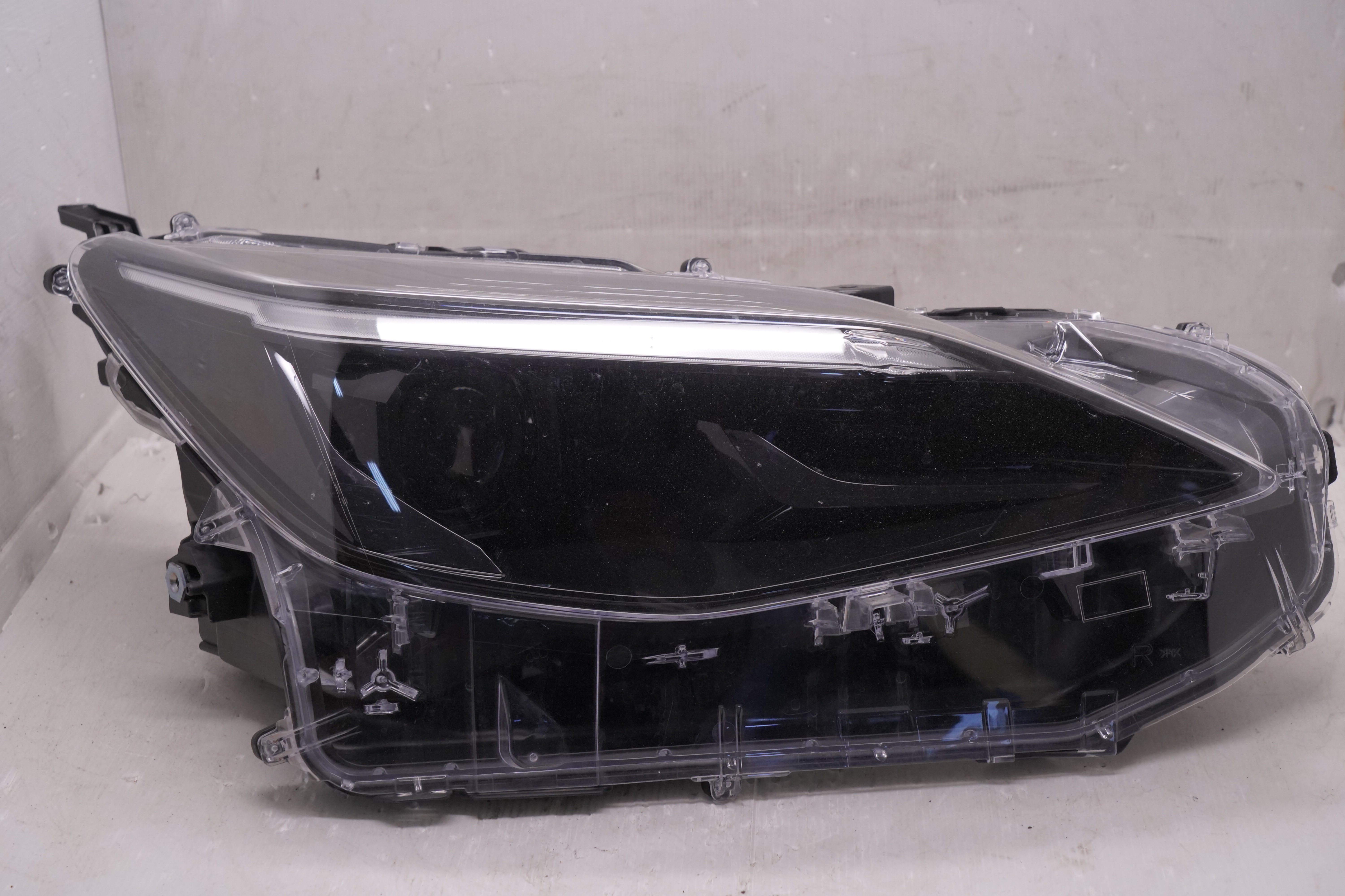 TOYOTA YARIS CROSS MXPB10 2020-2023 HALOGEN R.H.S HEADLIGHT GENUINE