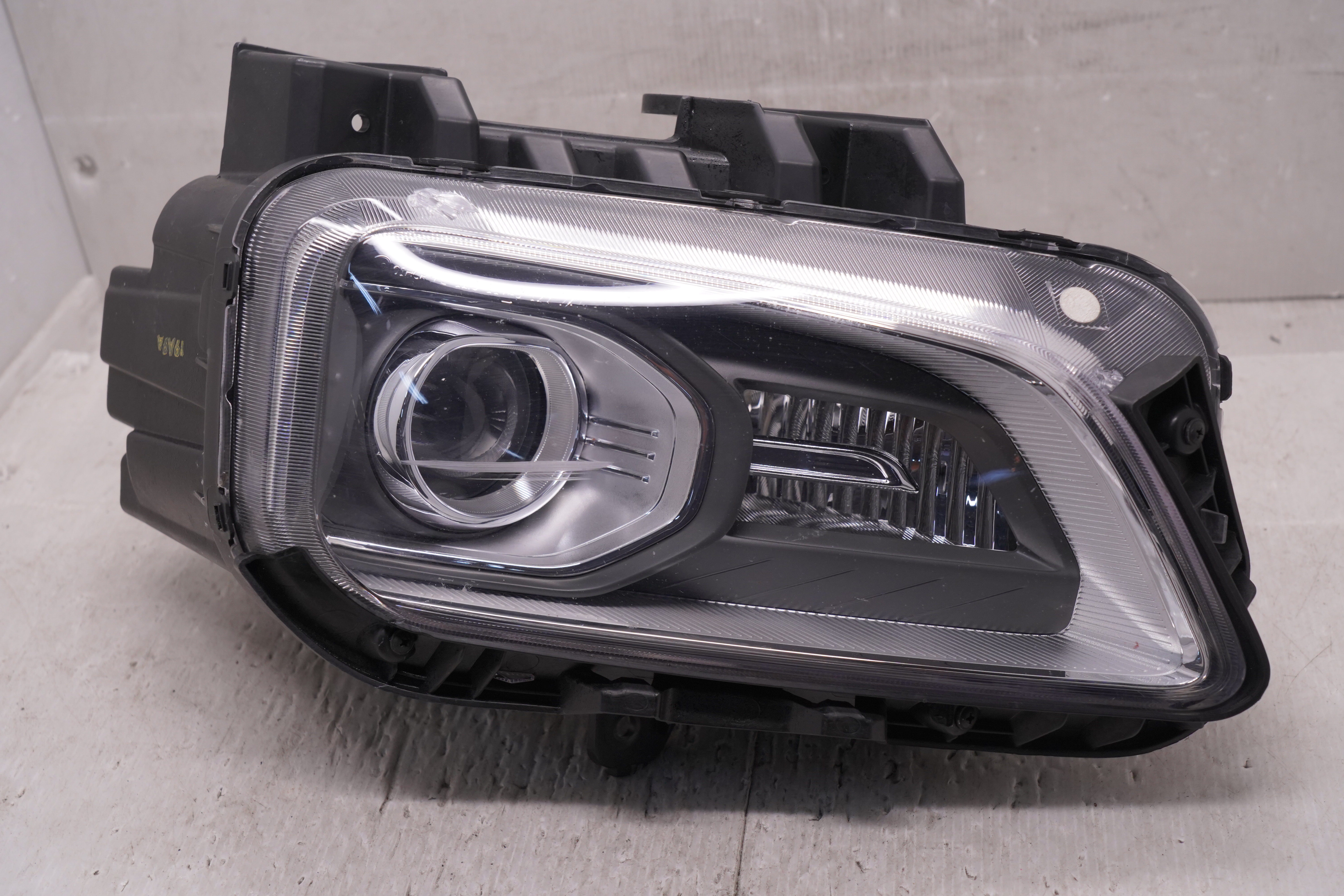 HYUNDAI KONA 2017-2020 HALOGEN R.H.S HEADLIGHT GENUINE