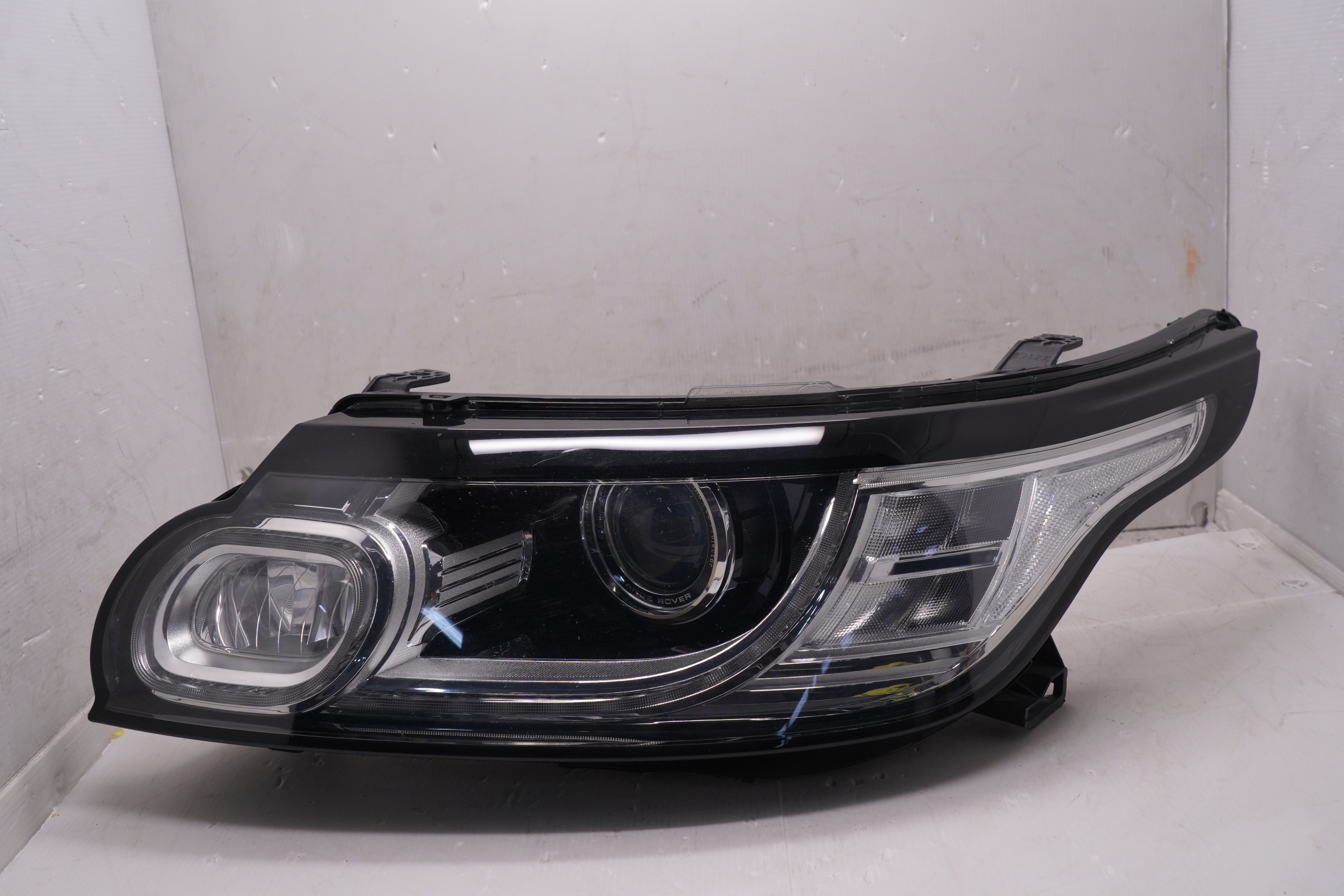 LAND ROVER RANGE ROVER SPORT 2014-2017 XENON L.H.S HEADLIGHT GENUINE
