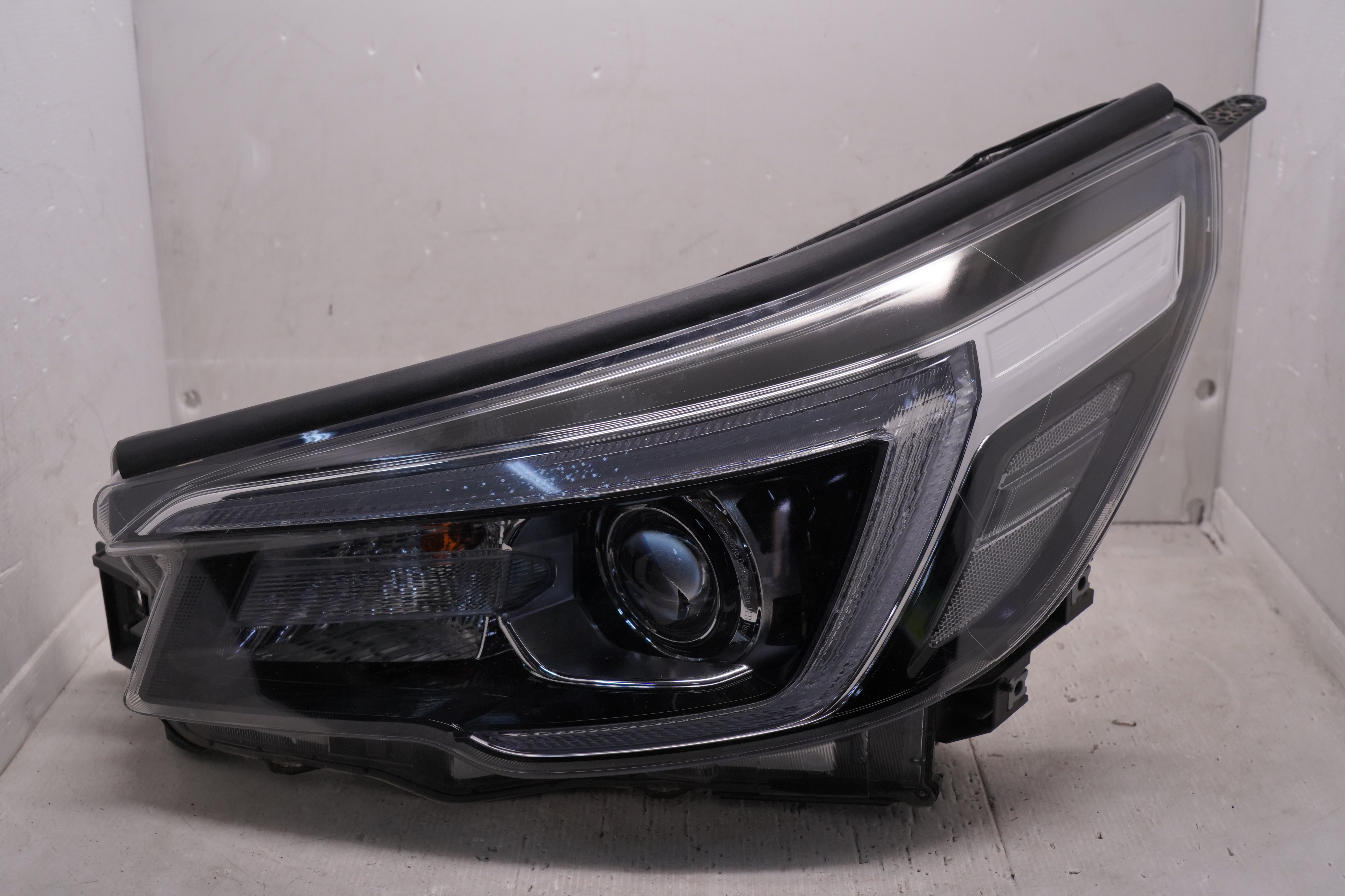 SUBARU FORESTER 2019-2021 LED L.H.S HEADLIGHT GENUINE