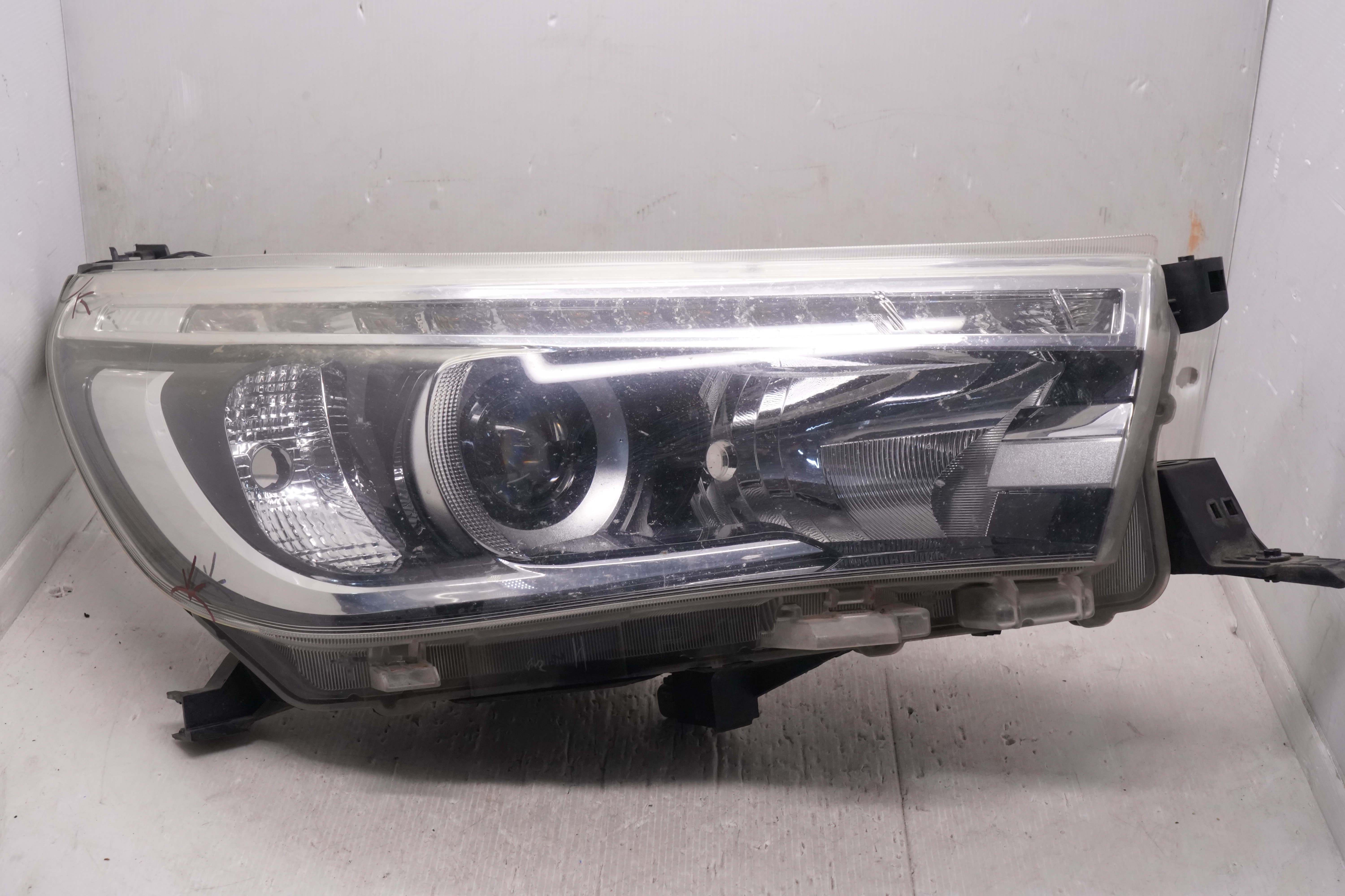 TOYOTA HILUX REVO 2015-2019 LED R.H.S HEADLIGHT GENUINE