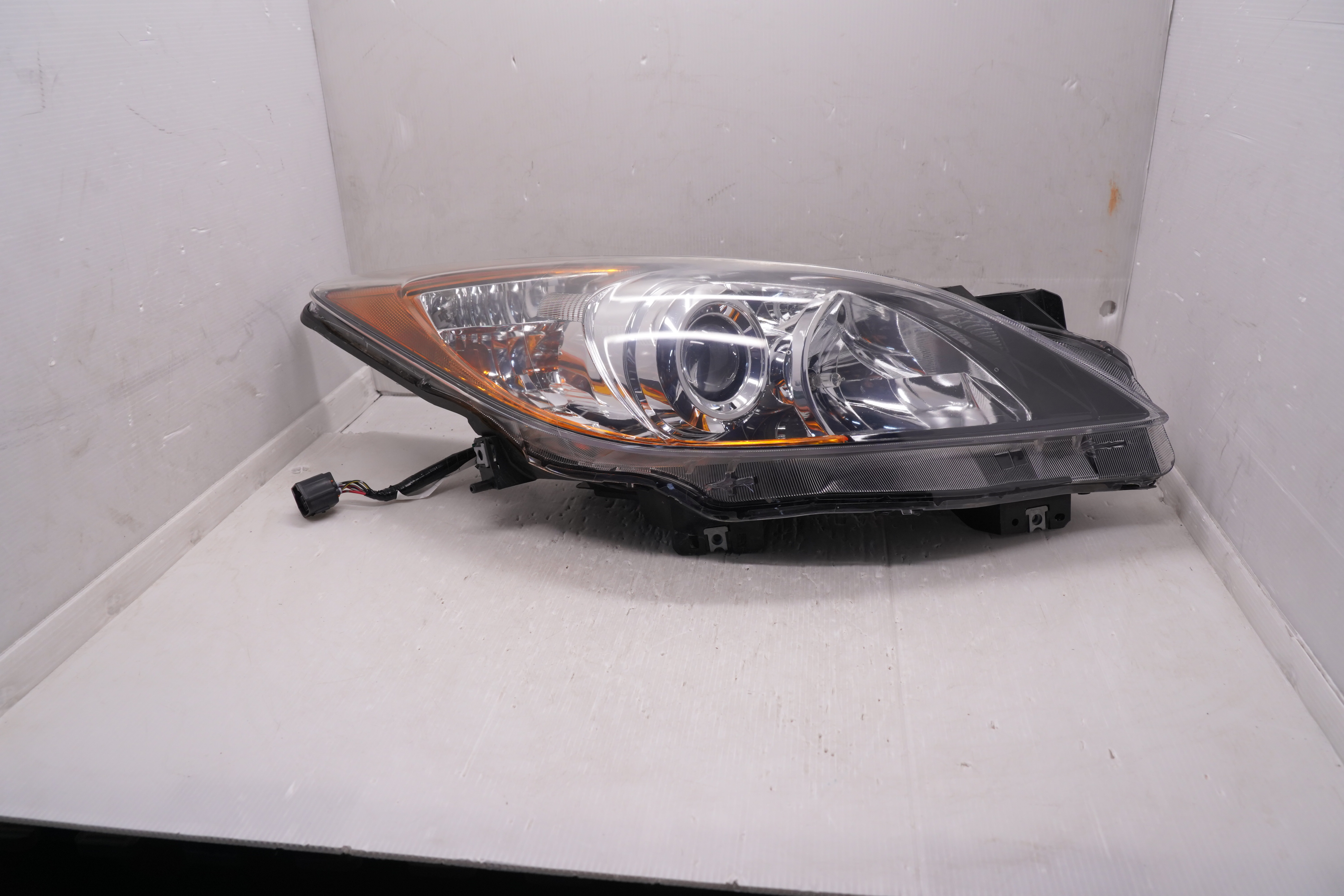 MAZDA 3 2010-2013 HALOGEN R.H.S HEADLIGHT GENUINE