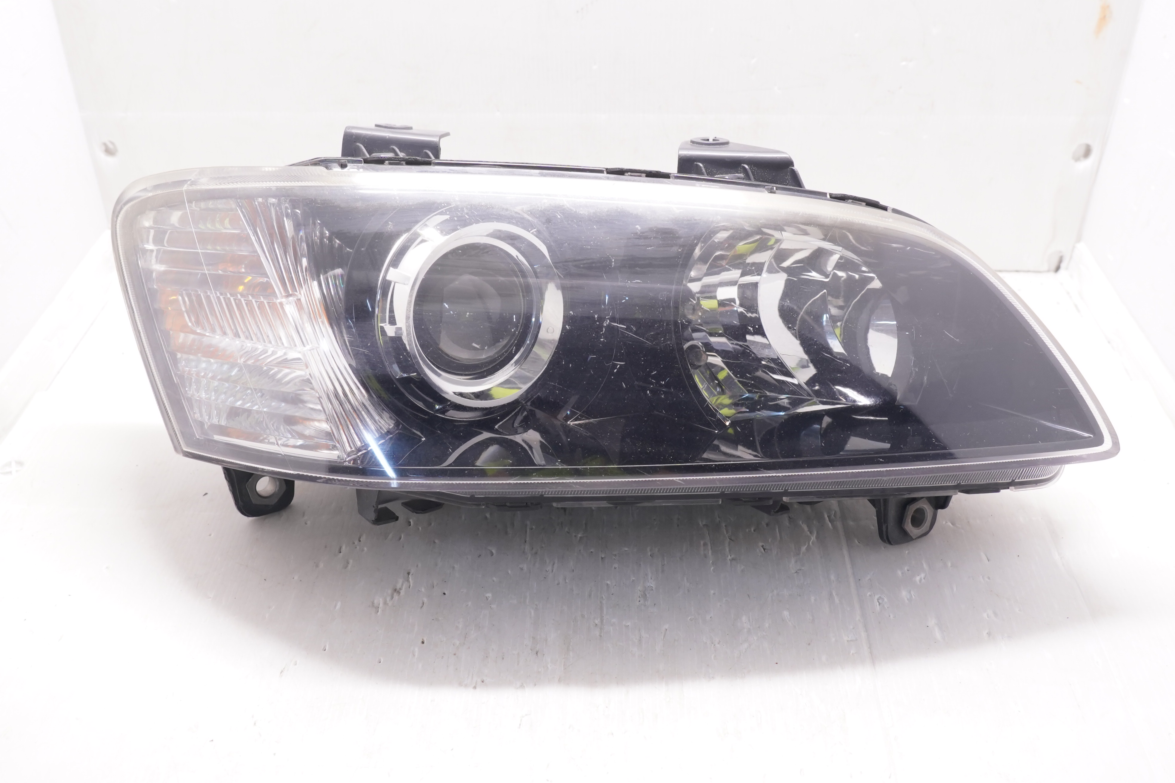 HOLDEN COMMODORE VE SV6 2007-2010 LENS HALOGEN R.H.S HEADLIGHT GENUINE