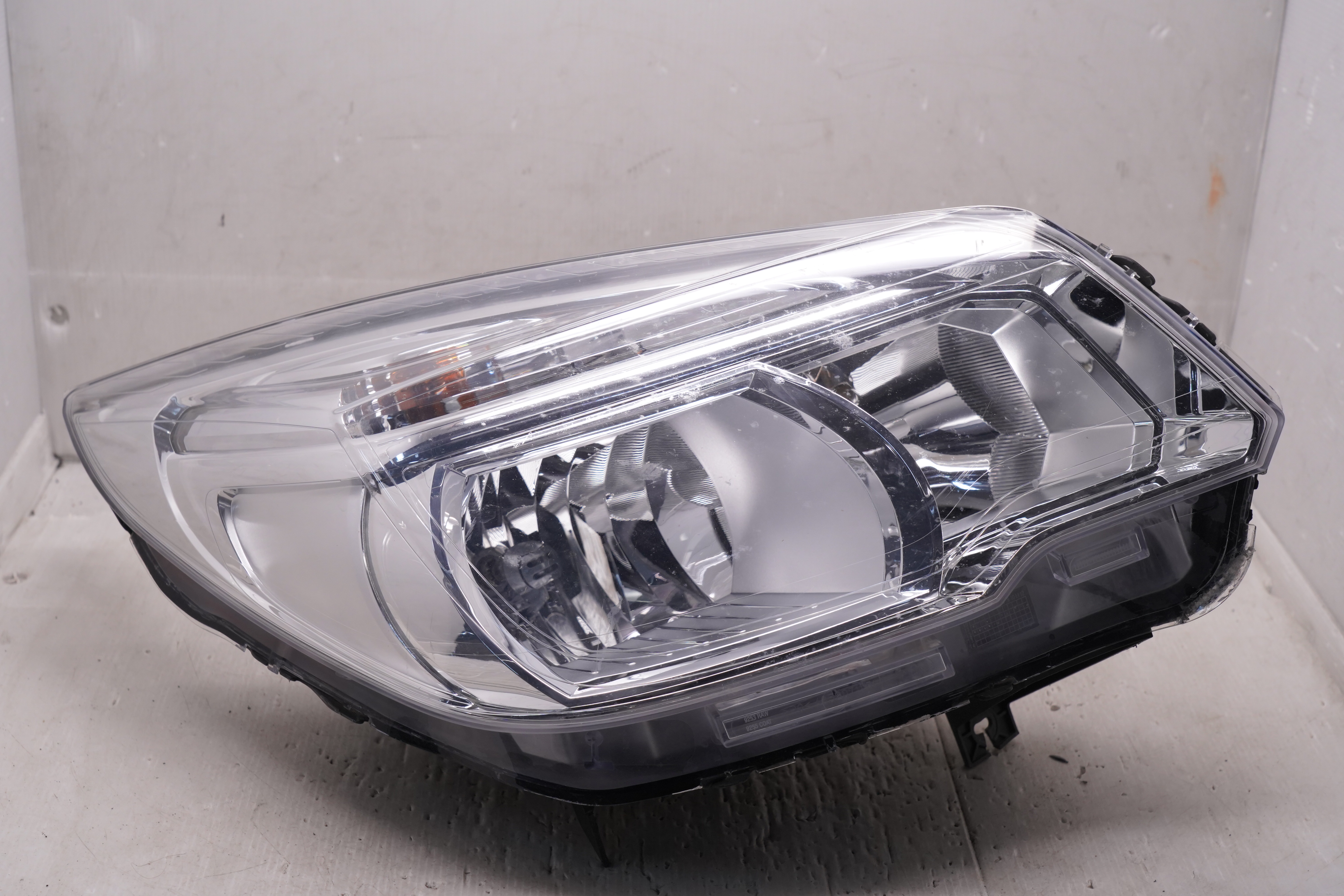 HOLDEN COLORADO 2012-2015 HALOGEN R.H.S HEADLIGHT GENUINE
