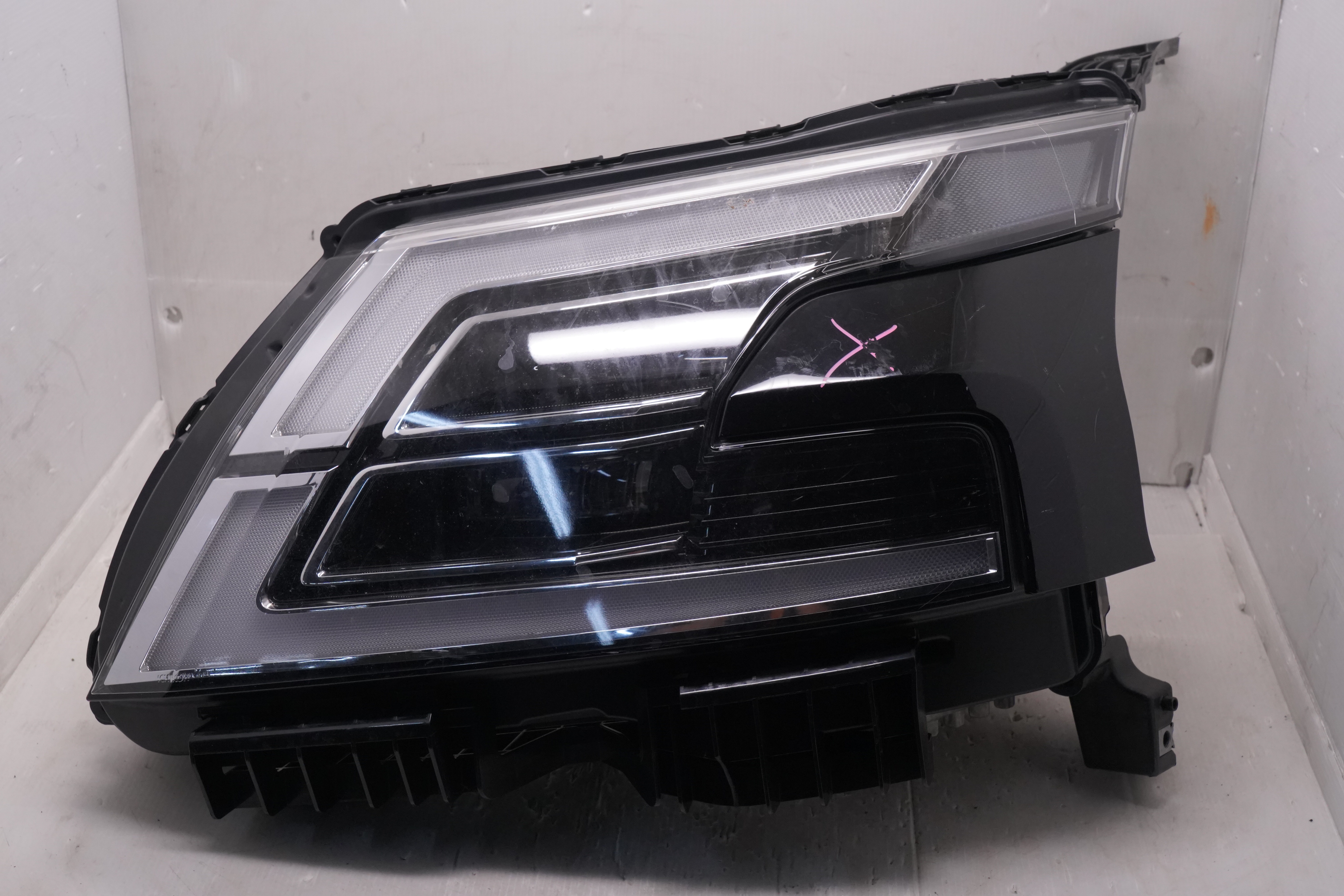 NISSAN ARMADA 2021-2022 LED L.H.S HEADLIGHT GENUINE