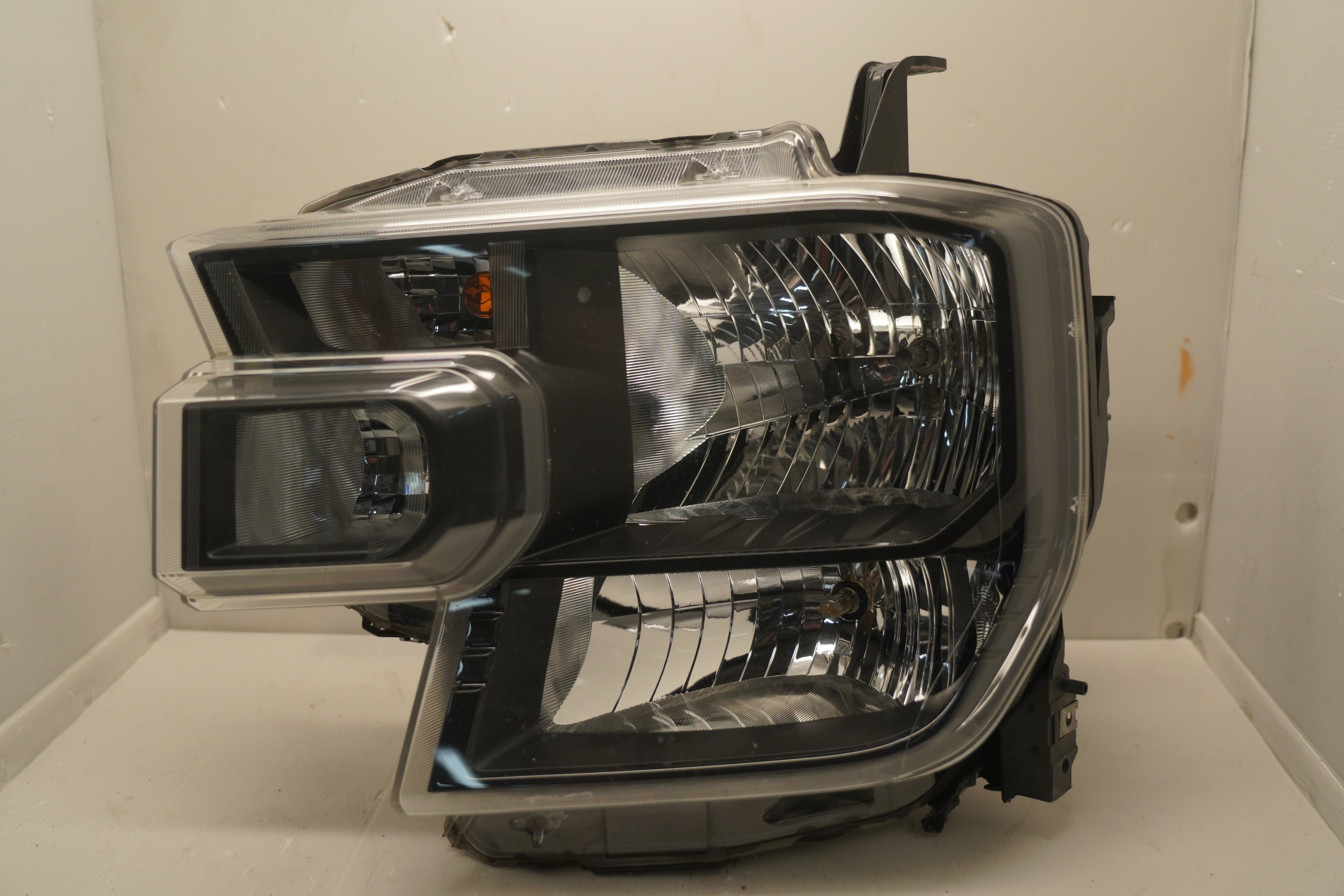 FORD EVEREST RANGER 2022-2024 LED L.H.S HEADLIGHT GENUINE