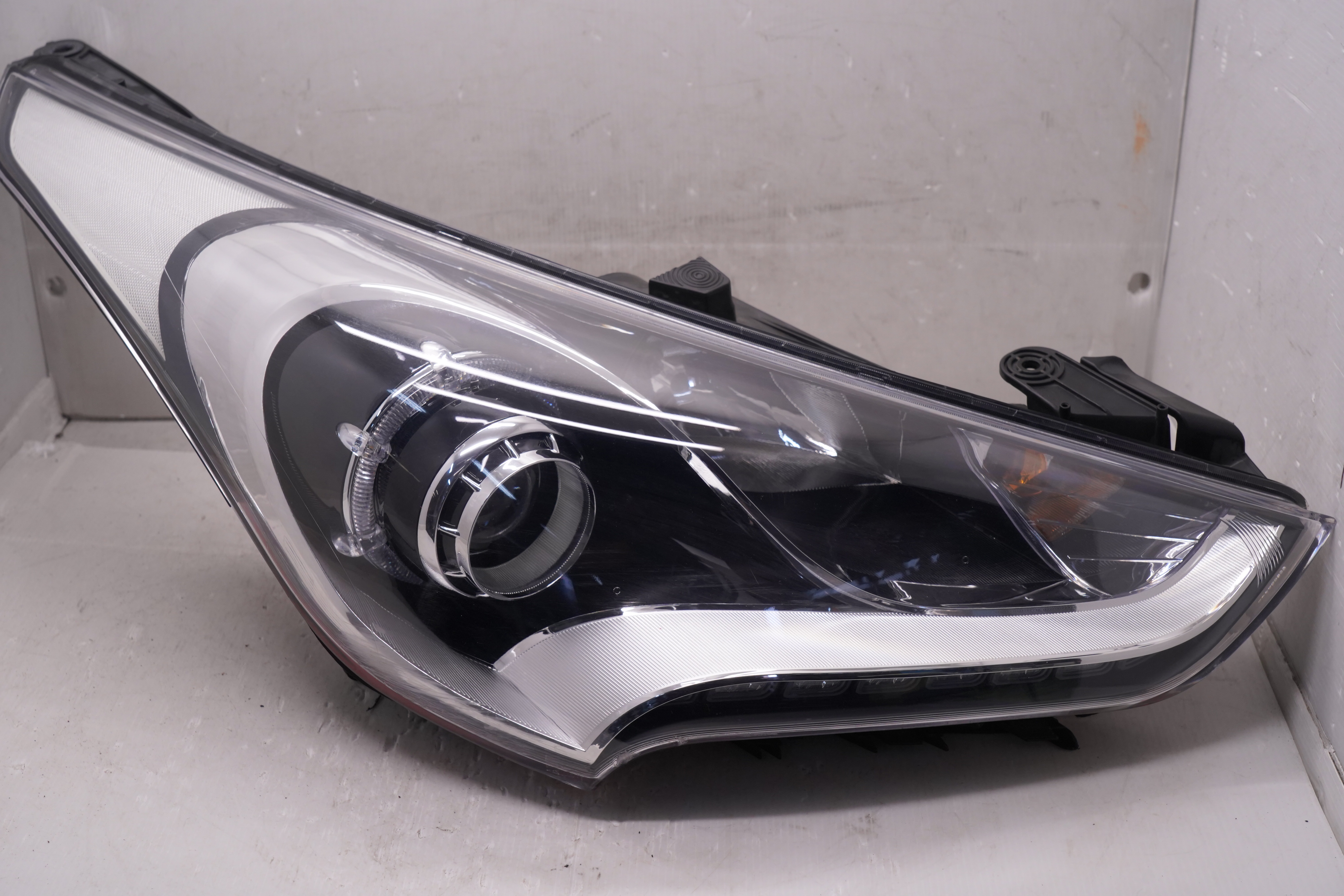 HYUNDAI VELOSTER 2011-2017 HALOGEN R.H.S HEADLIGHT GENUINE
