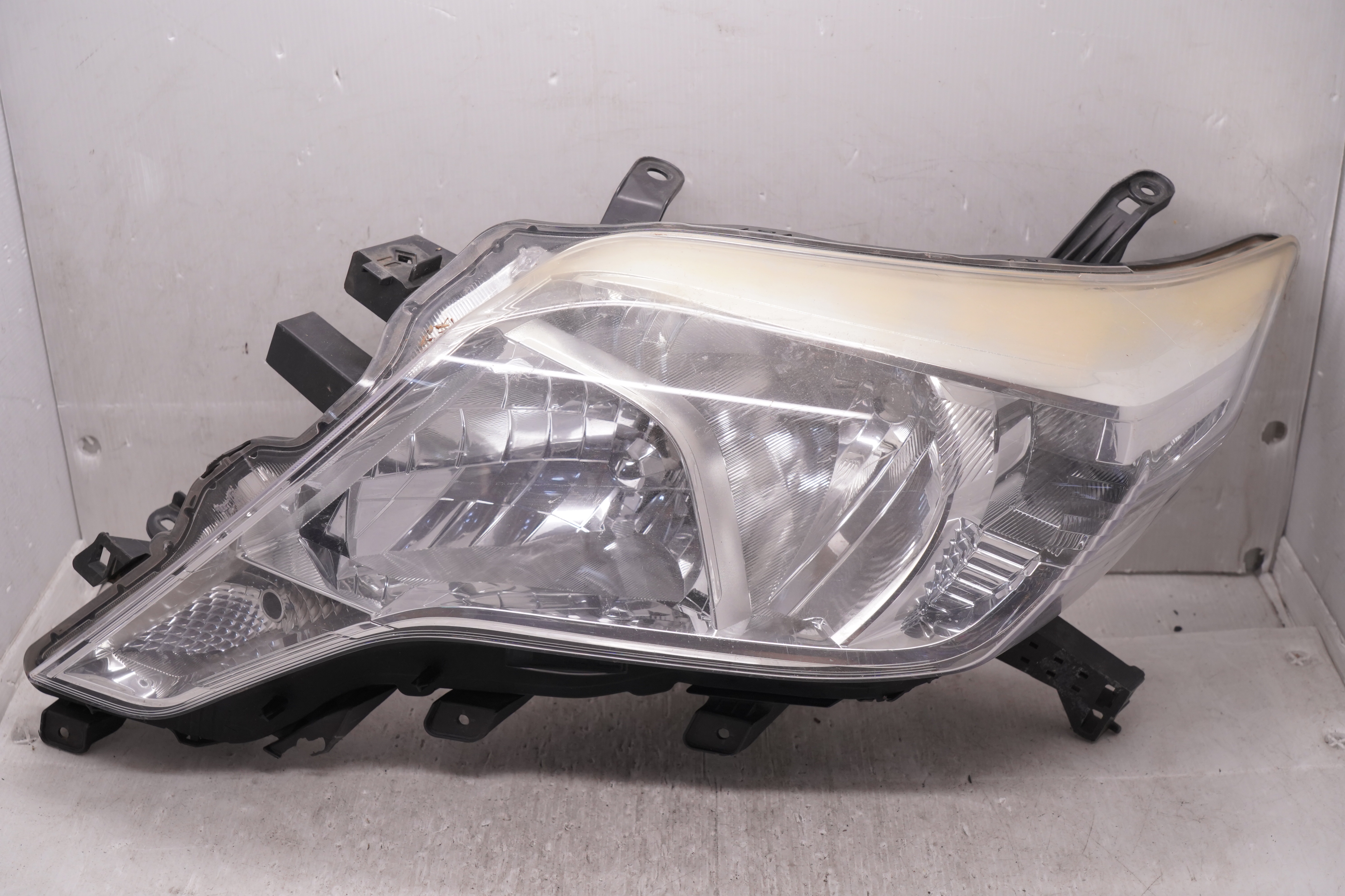 TOYOTA LANDCRUISER PRADO 150 GDJ150W 2014-2017 HALOGEN L.H.S HEADLIGHT GENUINE