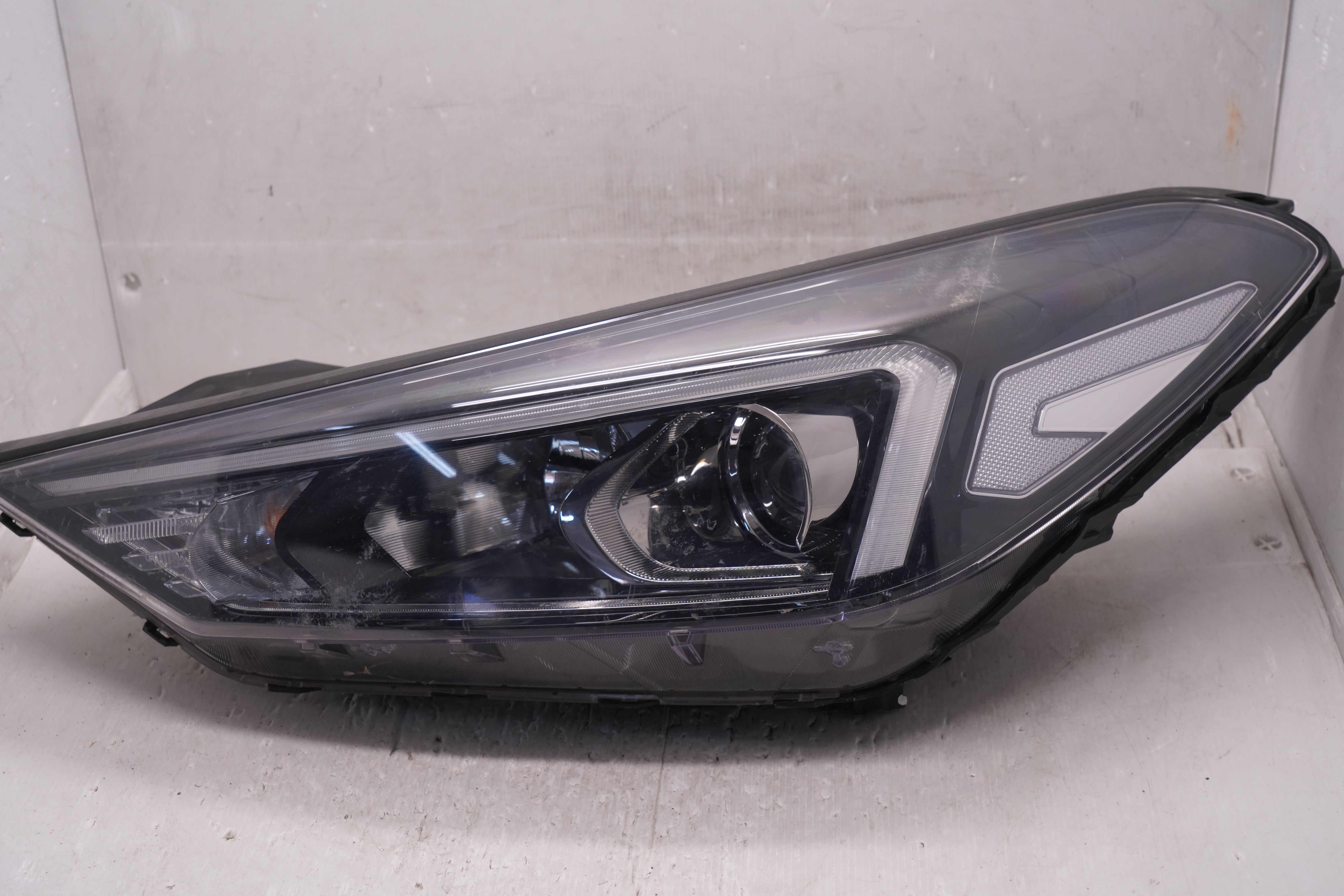 HYUNDAI TUCSON III 2018-2020 HALOGEN L.H.S HEADLIGHT GENUINE