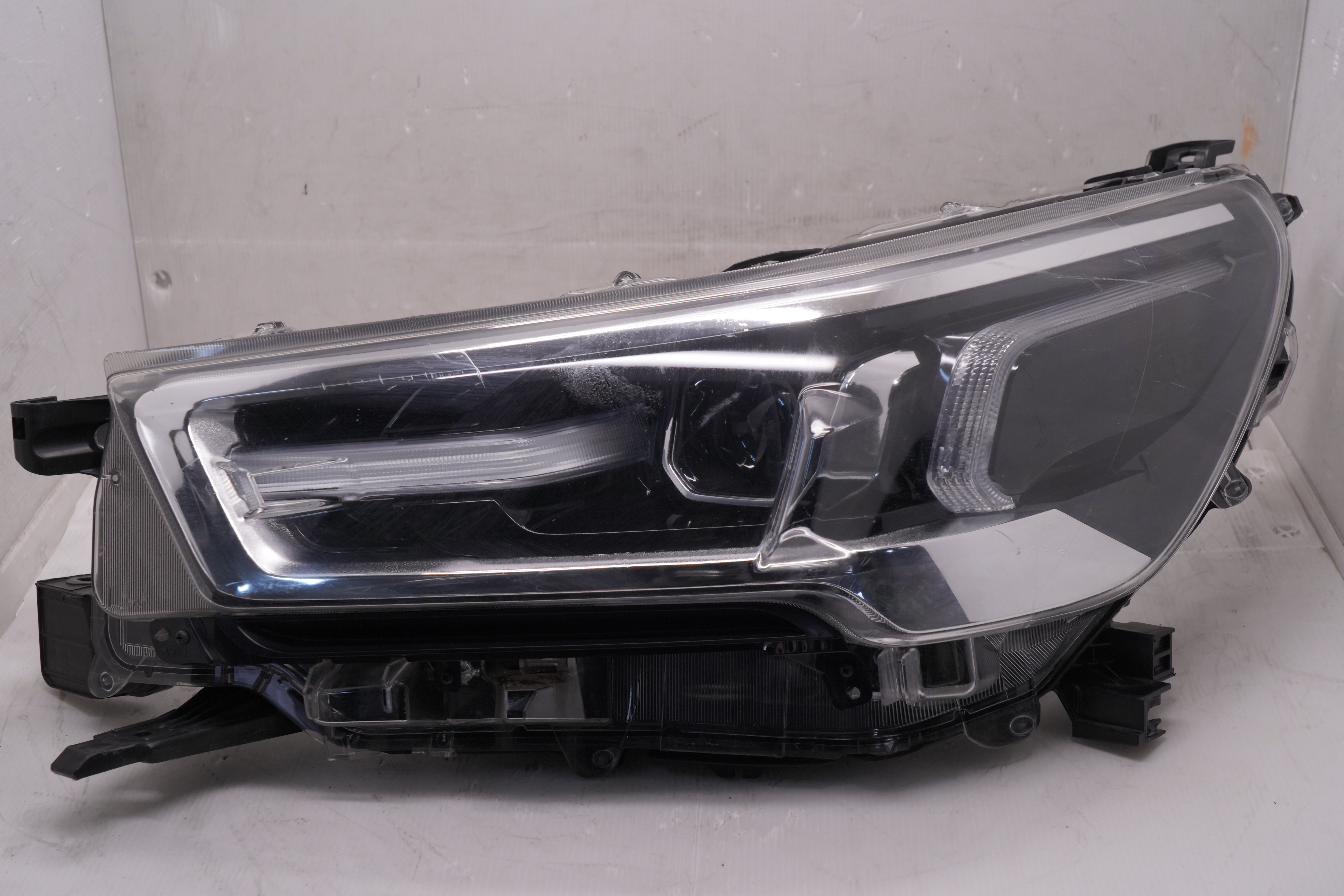 TOYOTA HILUX REVO 2020-2023 LED L.H.S HEADLIGHT GENUINE