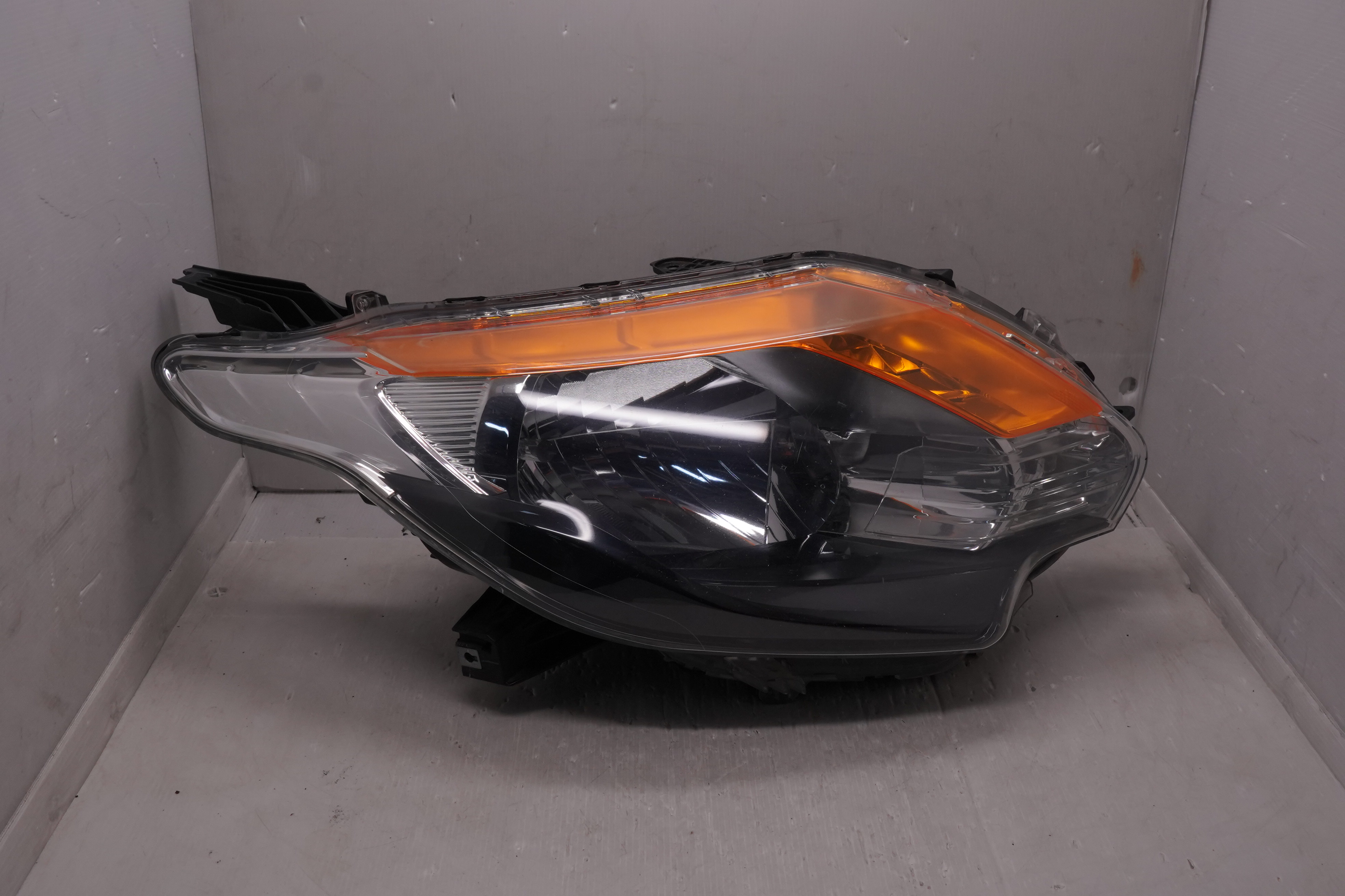 MITSUBUSHI L200 TRITON 2015-2019 R.H.S HEADLIGHT GENUINE