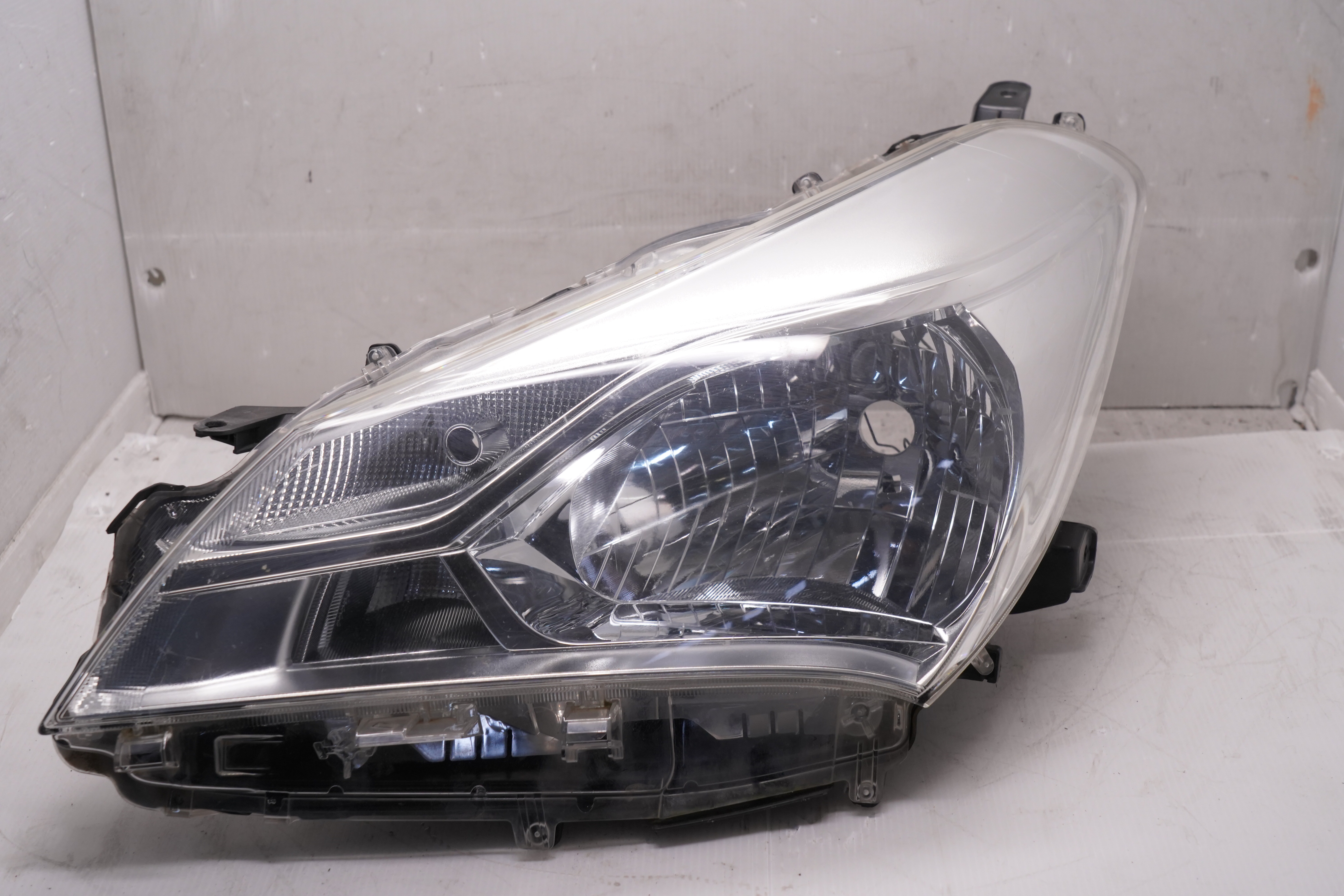 TOYOTA YARIS/VITZ NSP130 2017-2019 HALOGEN L.H.S HEADLIGHT GENUINE