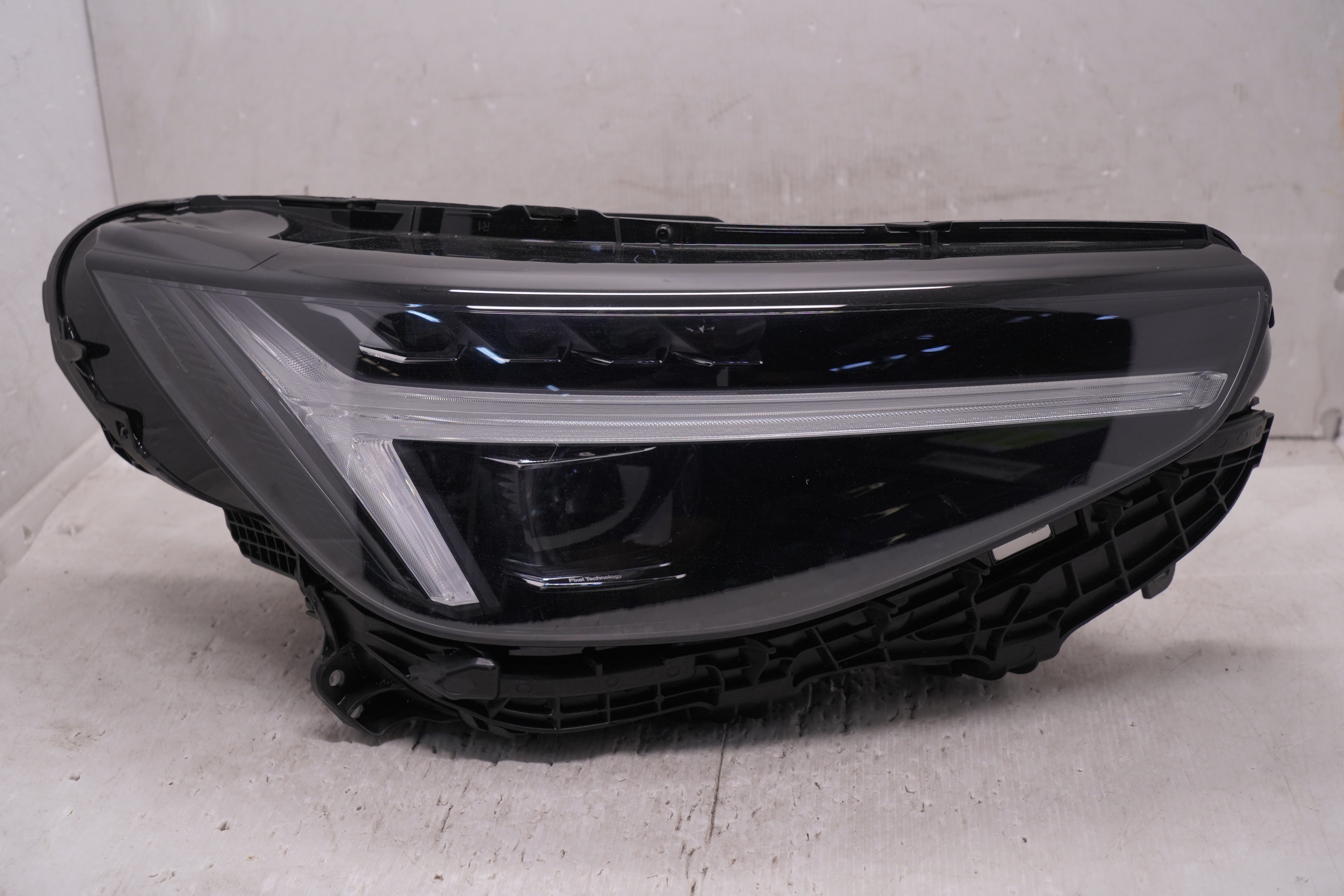 VOLVO C40 XC40 2022-2026 LED R.H.S HEADLIGHT GENUINE