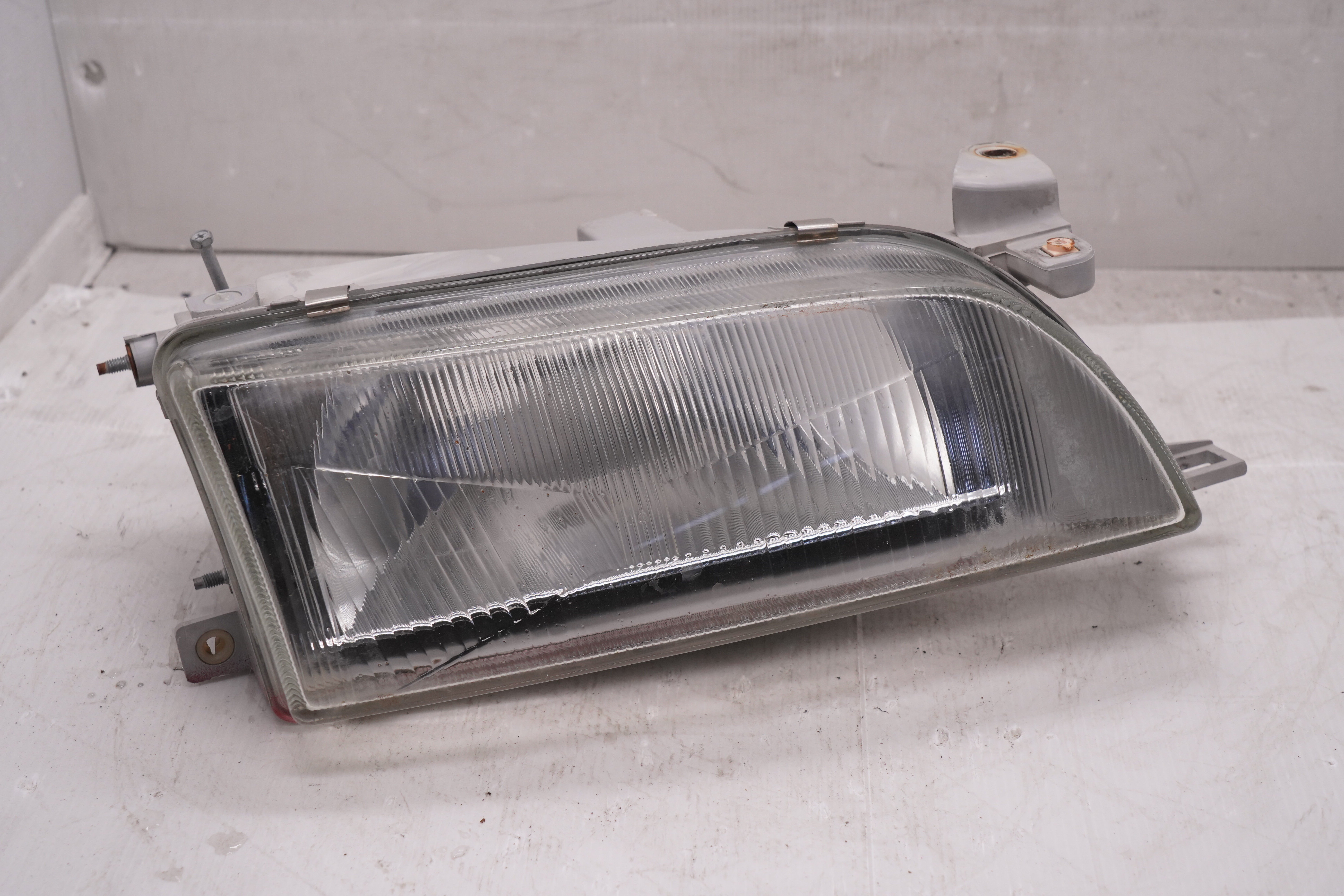 TOYOTA COROLLA AE101/102 1994-1998 HALOGEN R.H.S HEADLIGHT GENUINE