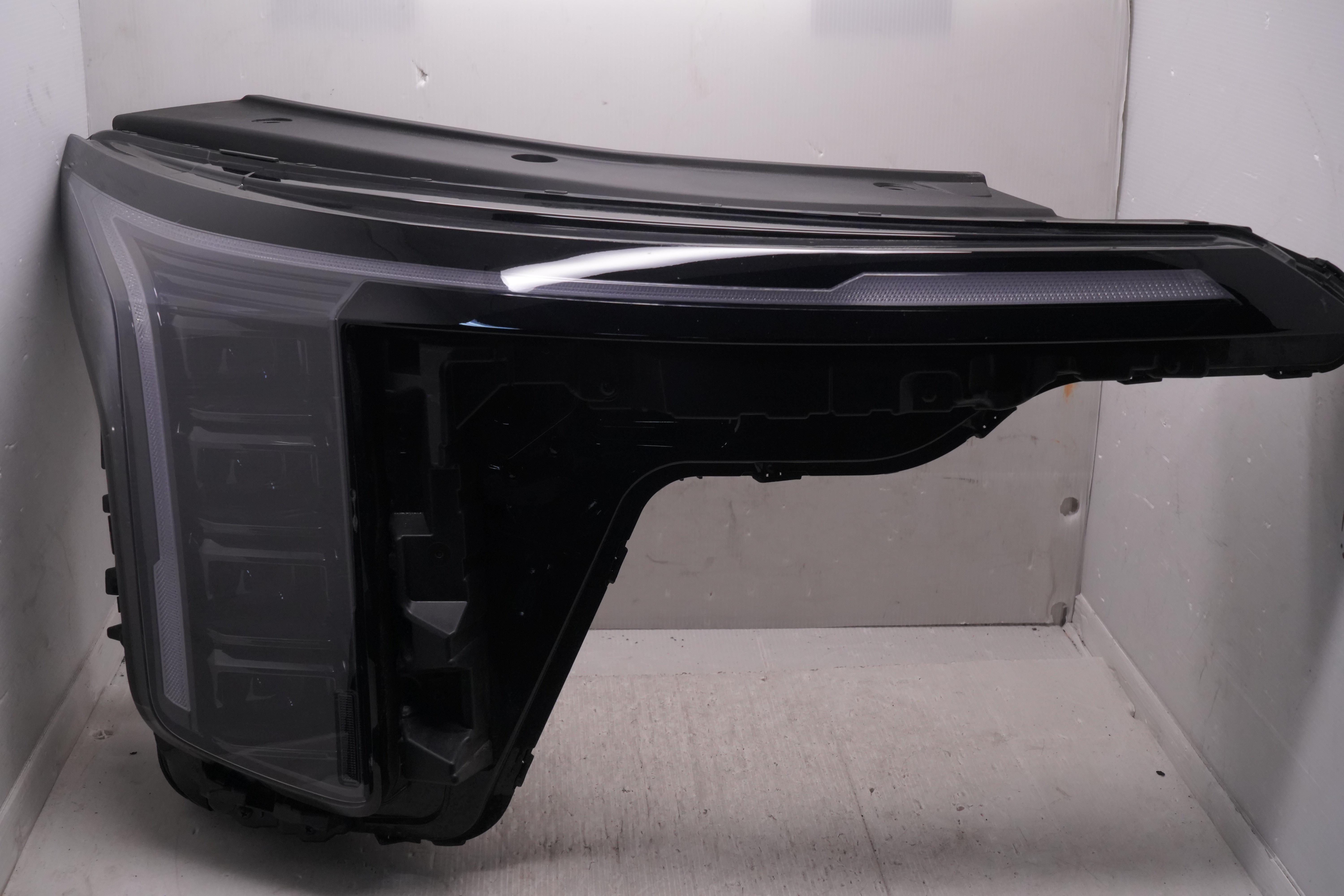 KIA SORENTO 2024-2025 LED R.H.S HEADLIGHT GENUINE