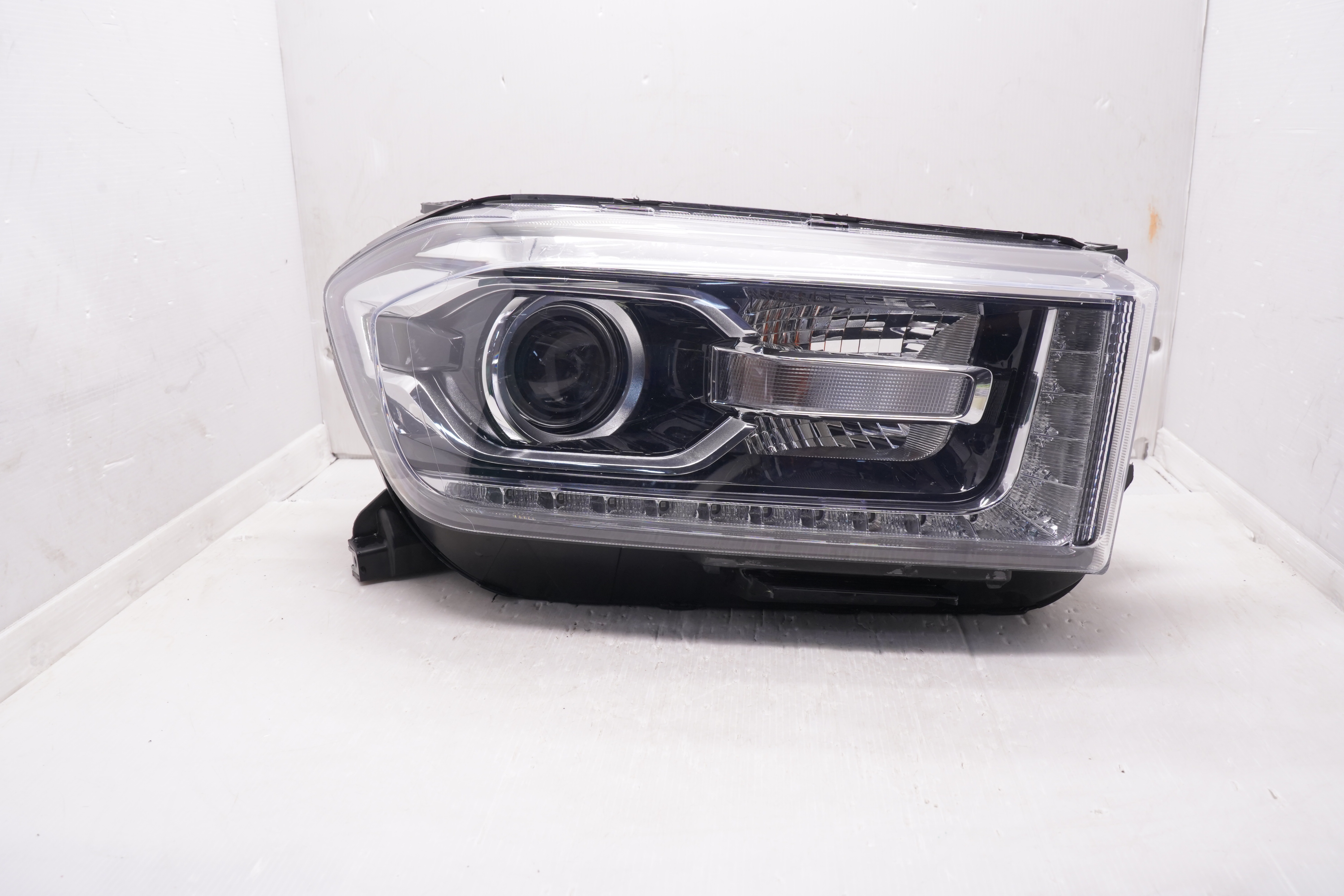 LDV T60 2017-2022 LED R.H.S HEADLIGHT GENUINE