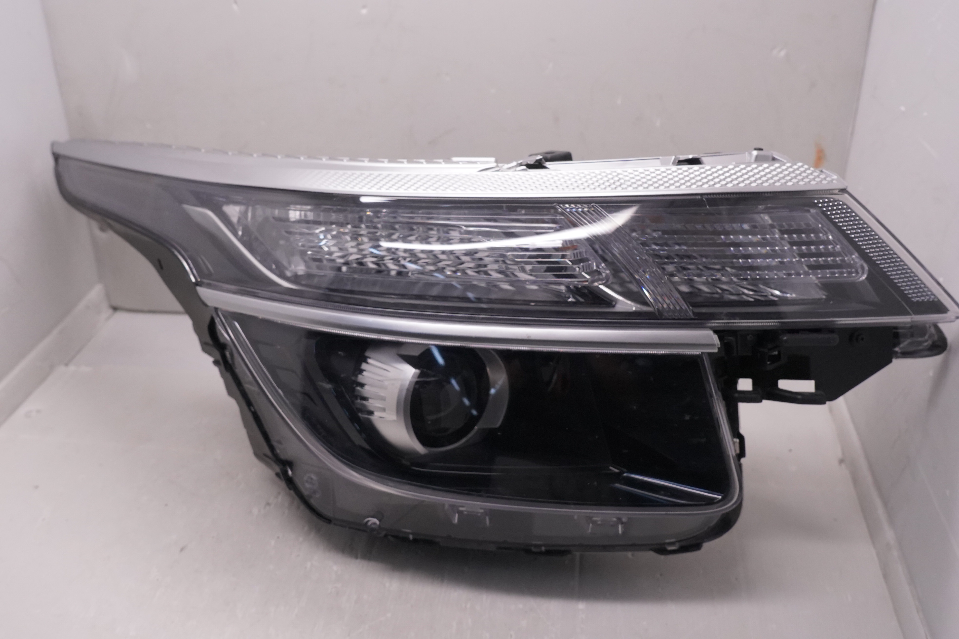 KIA SELTOS 2020-2022 R.H.S HEADLIGHT GENUINE