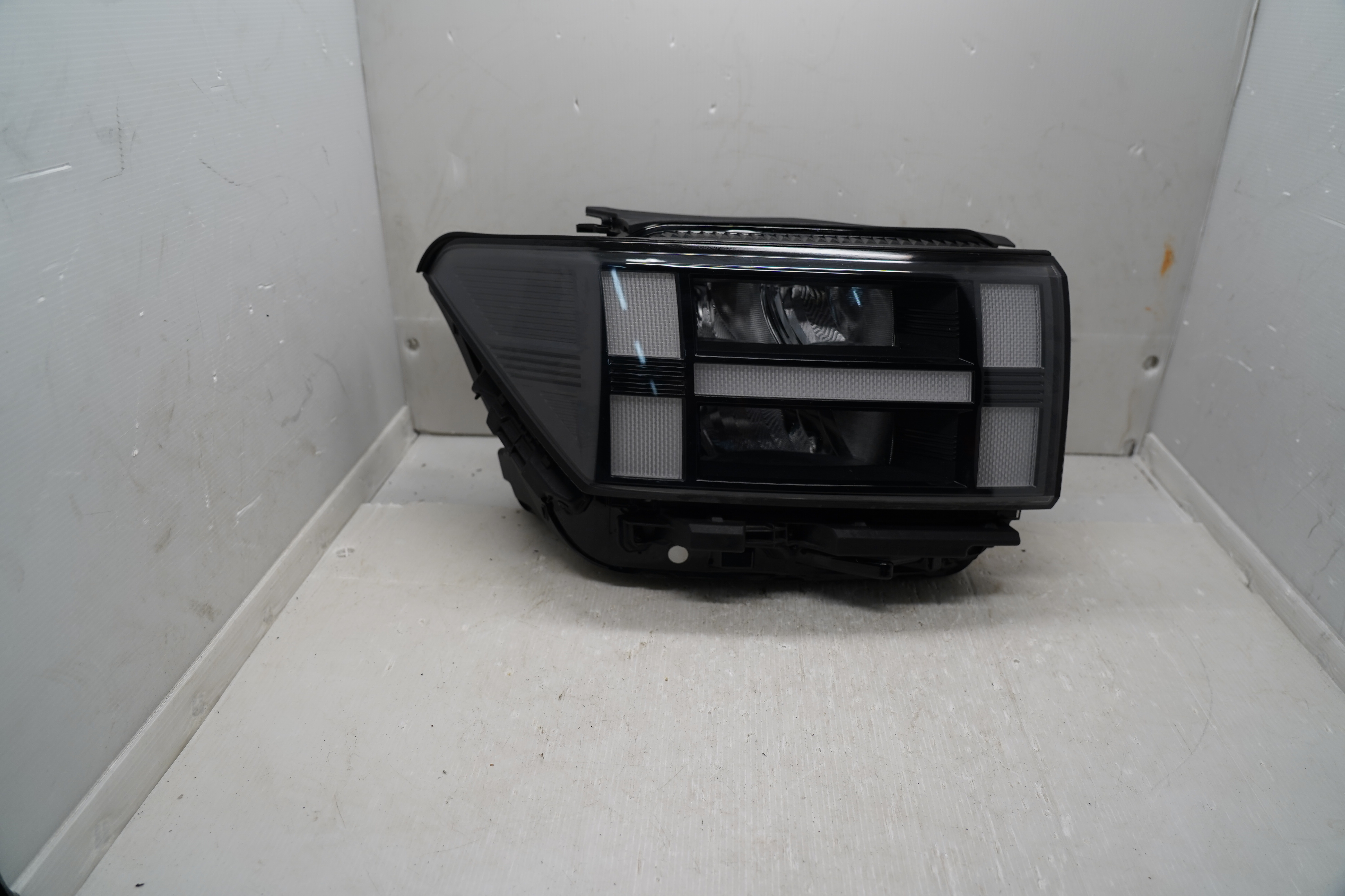 HYUNDAI SANTA FE 2024-2025 LED R.H.S HEADLIGHT GENUINE