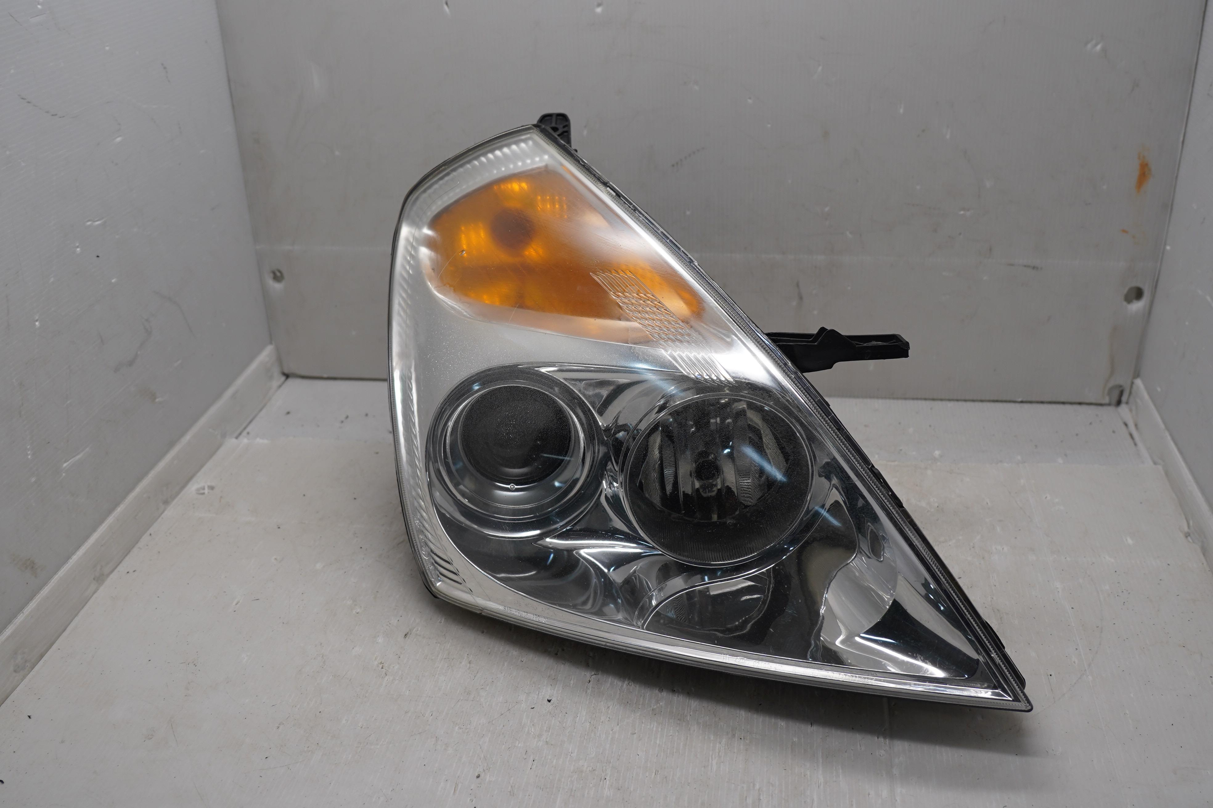 KIA GRAND CARNIVAL VQ-R 2012-2015 HALOGEN R.H.S HEADLIGHT