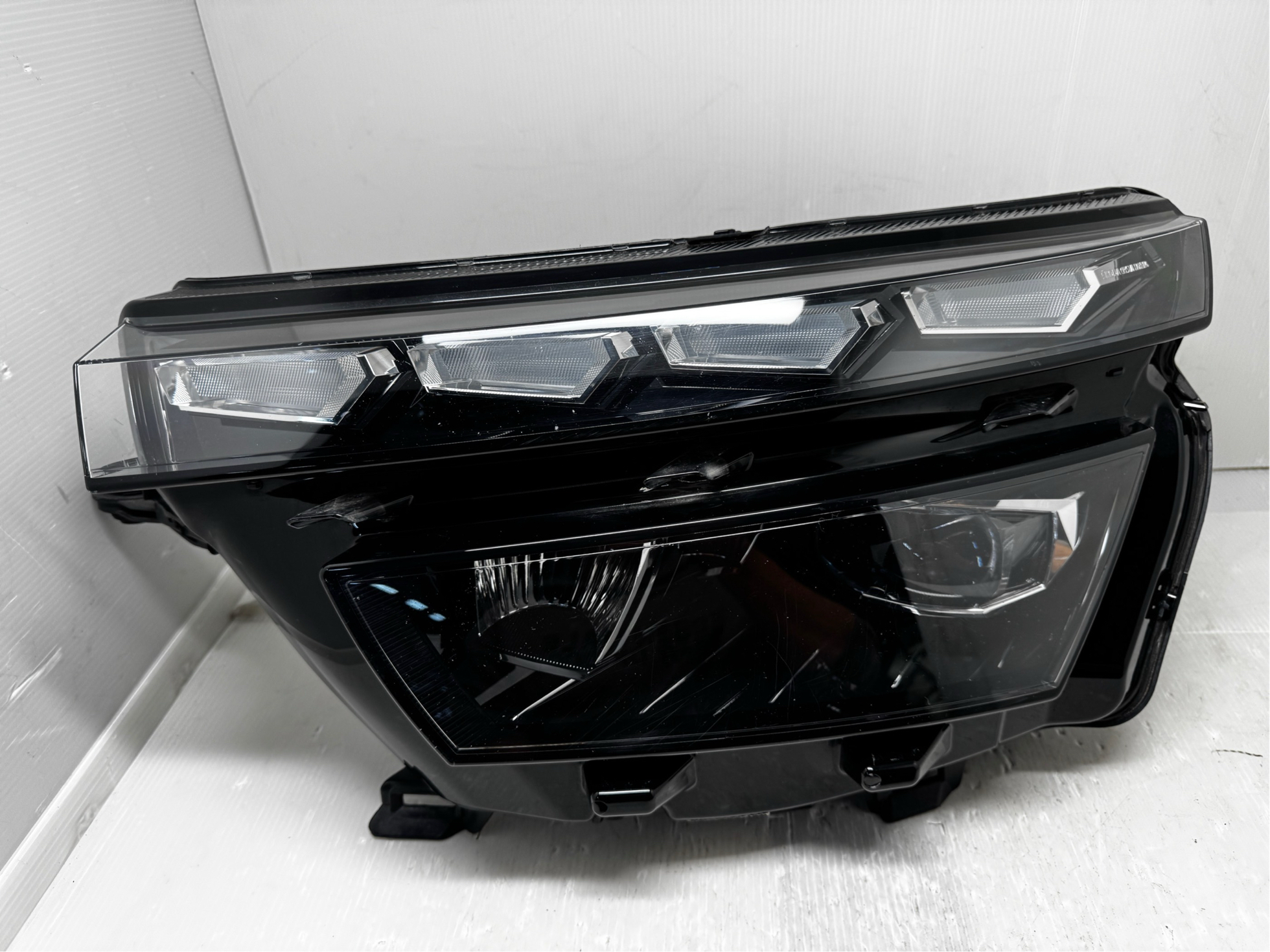 SKODA KAMIQ 2019-2022 LENS LED L.H.S HEADLIGHT GENUINE