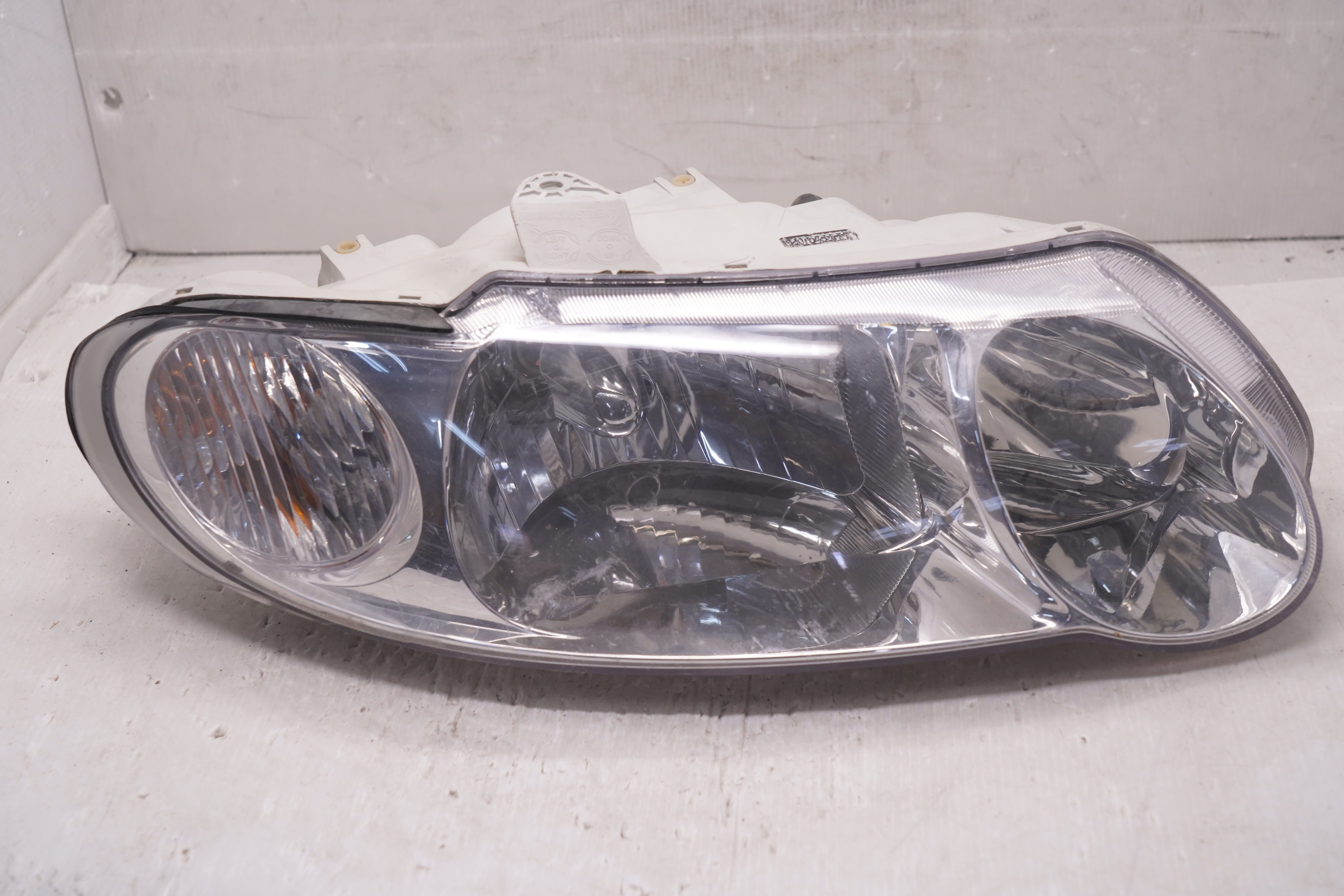 HOLDEN COMMODORE VX VU 2000-2002 HALOGEN R.H.S HEADLIGHT GENUINE