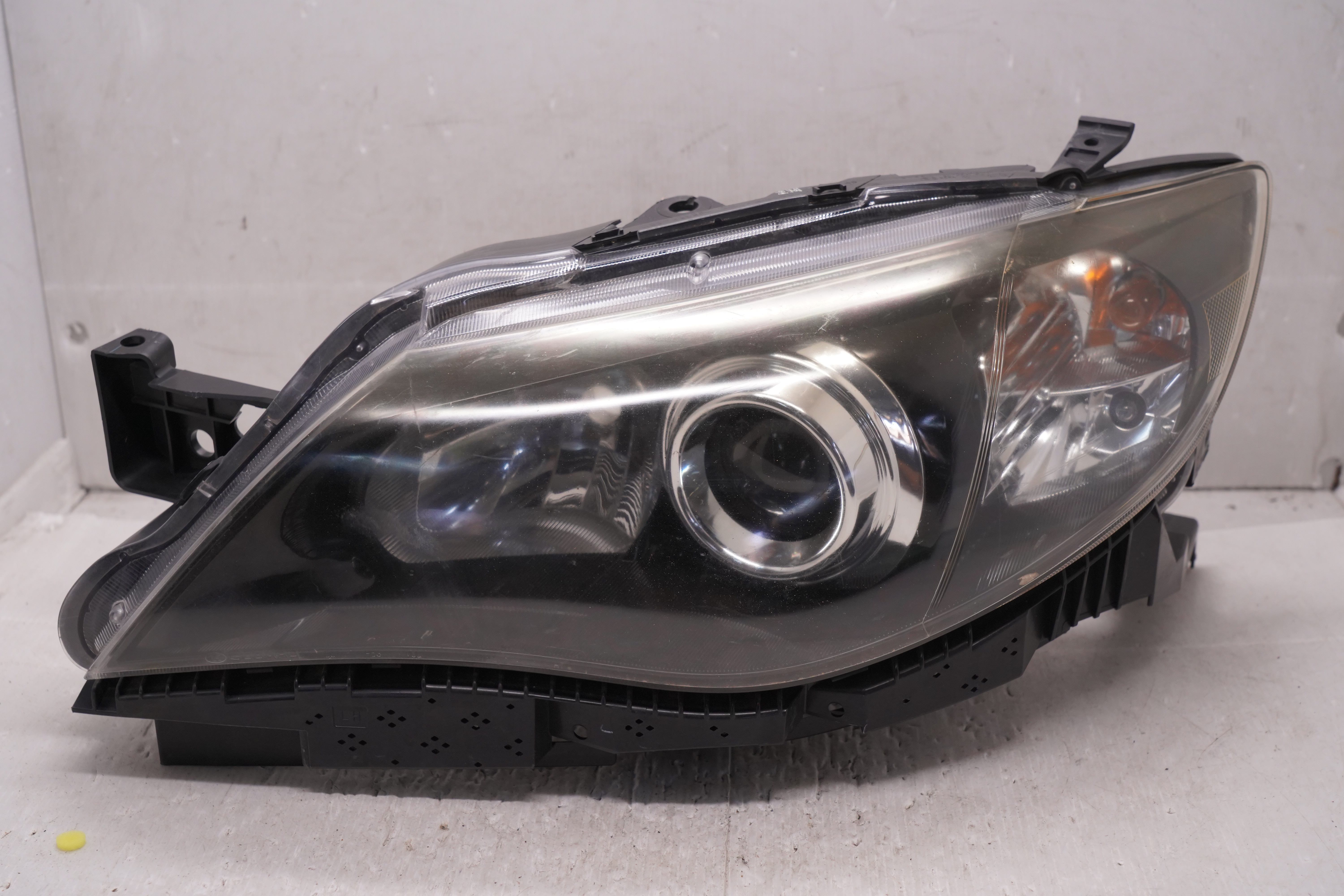 SUBARU IMPREZA 2008-2011 XENON L.H.S HEADLIGHT GENUINE