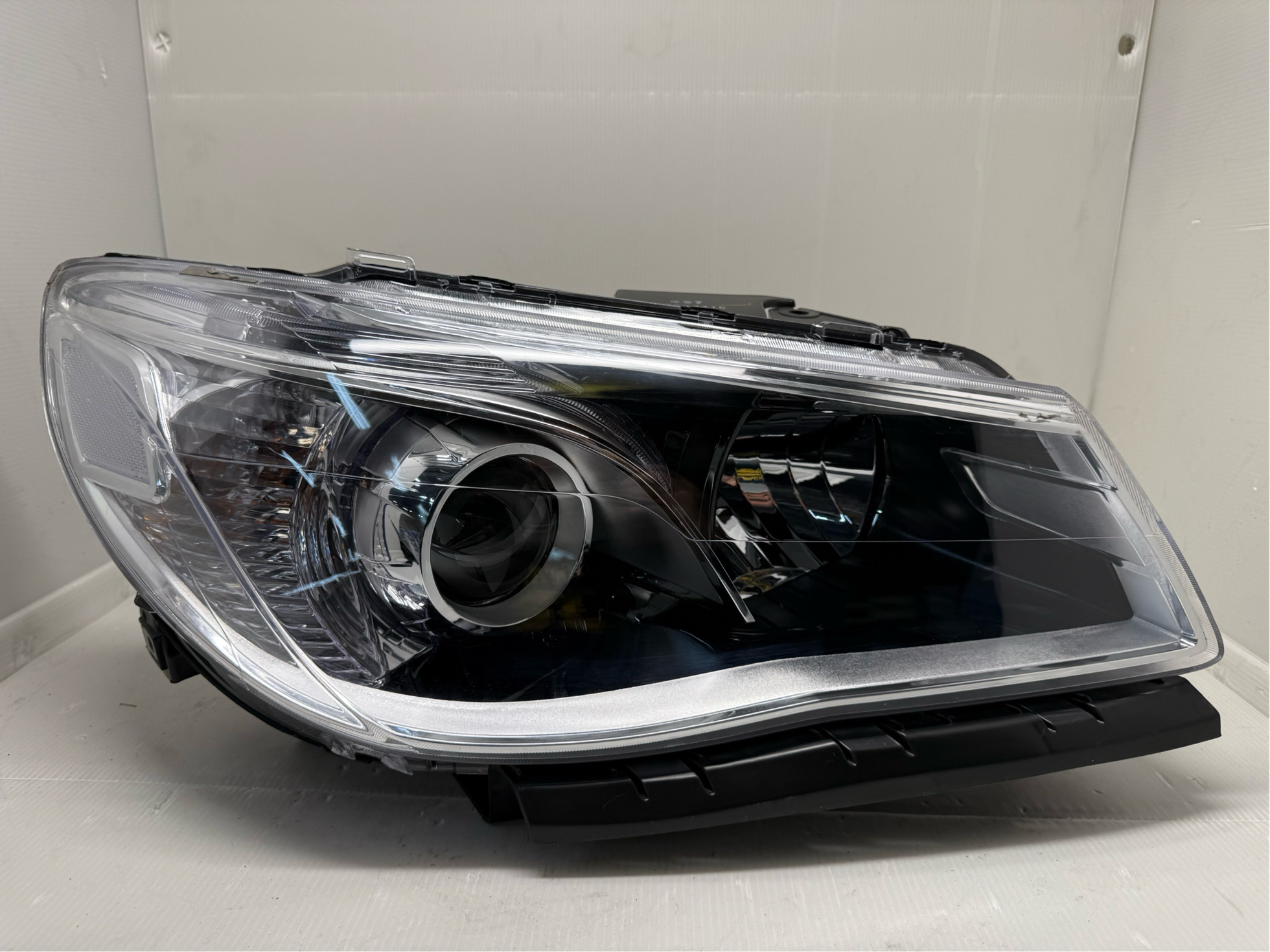 FIT FOR HOLDEN COMMODORE VF SV6 2013-2017 LENS HALOGEN R.H.S HEADLIGHT