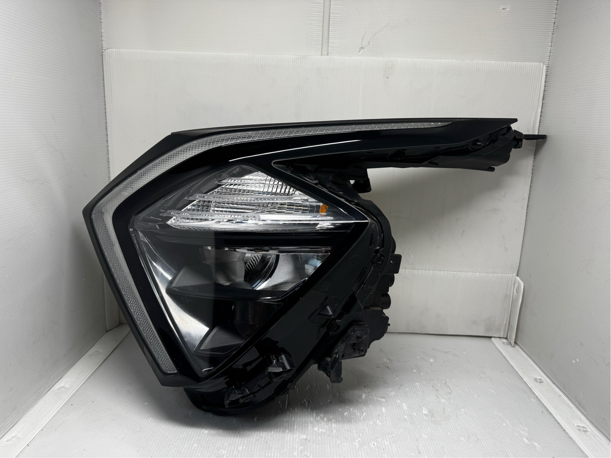 KIA SPORTAGE 2022-2024 LED L.H.S HEADLIGHT GENUINE