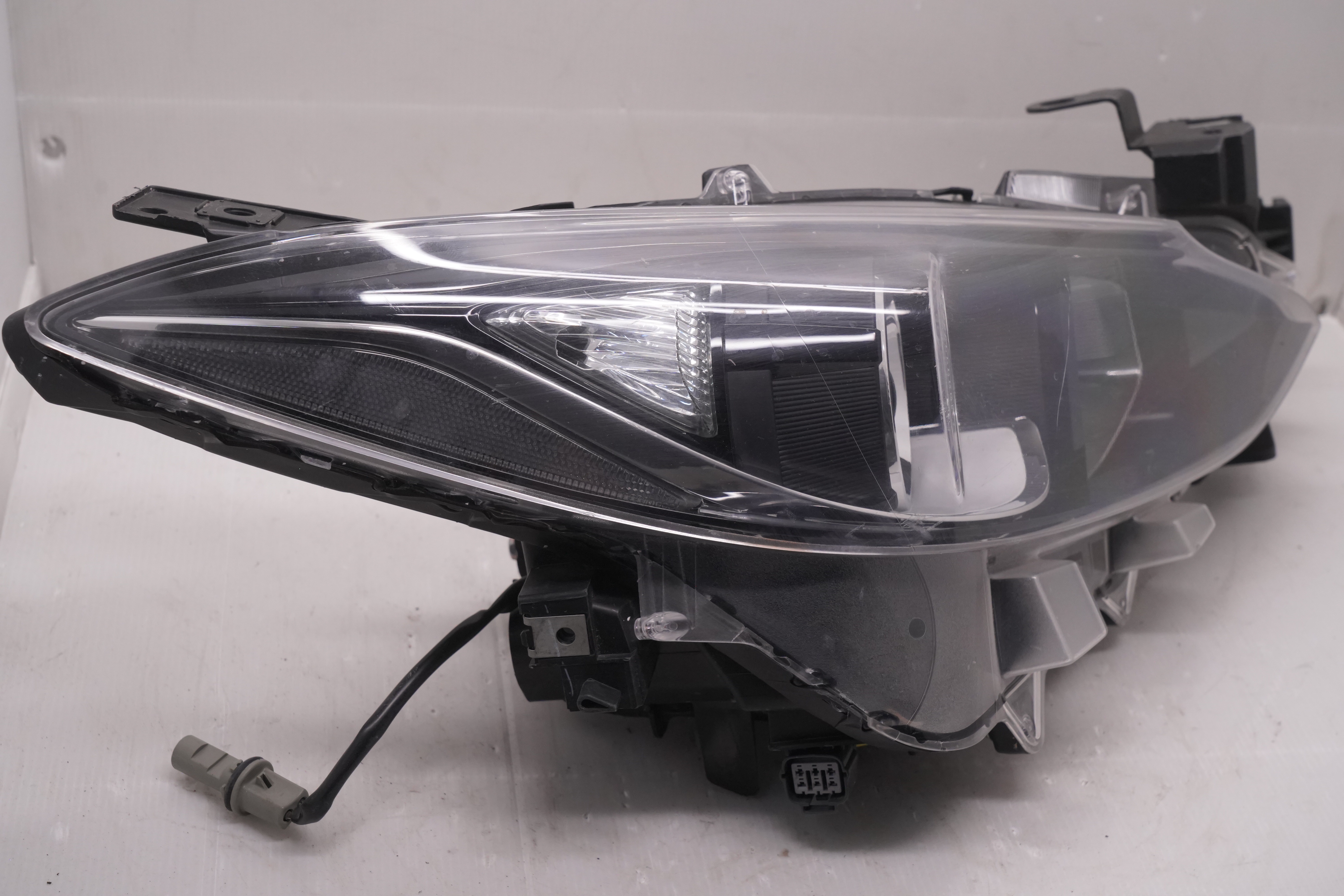 MAZDA 3 2014-2016 HALOGEN R.H.S HEADLIGHT GENUINE