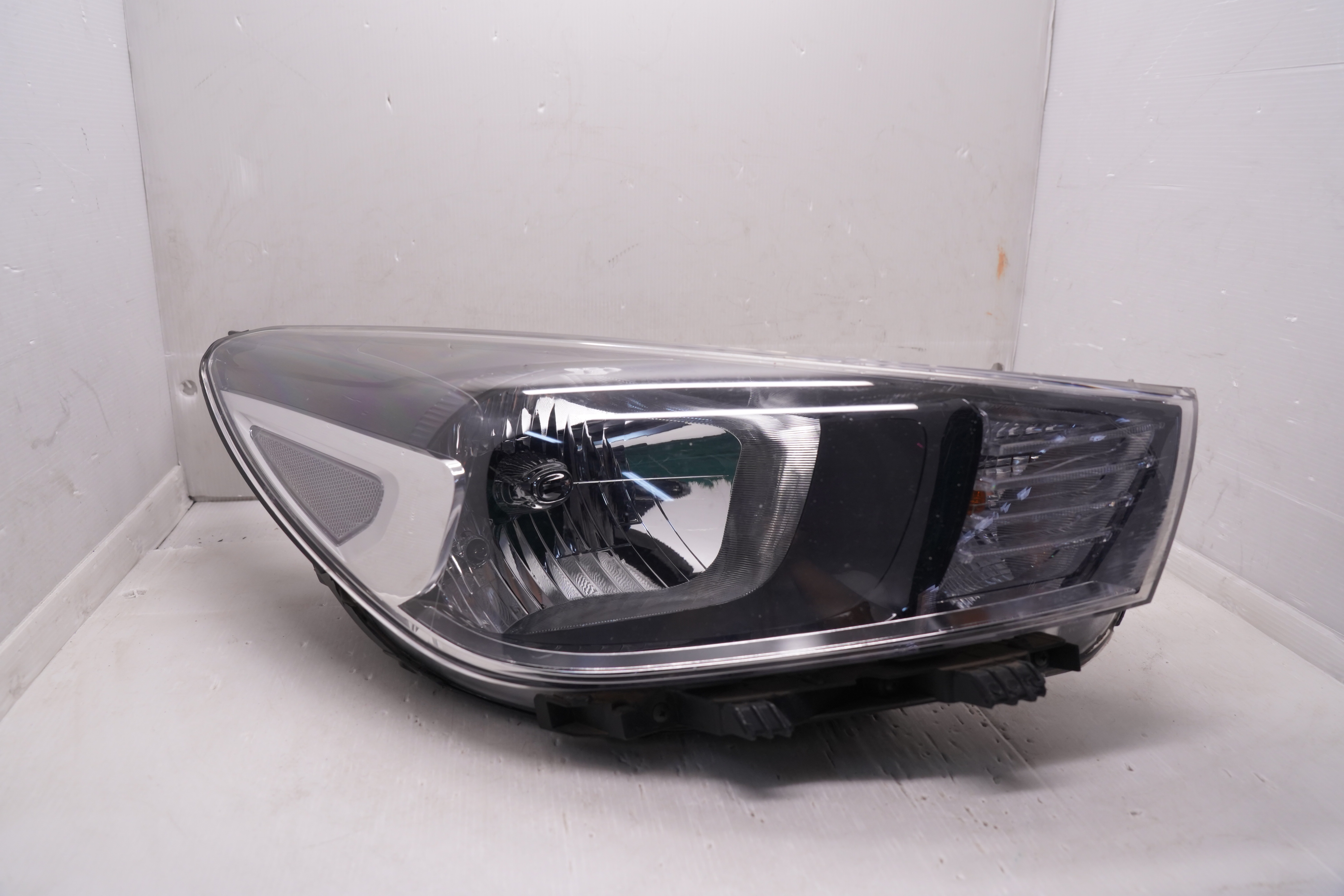 KIA RIO 2018-2020 HALOGEN R.H.S HEADLIGHT GENUINE