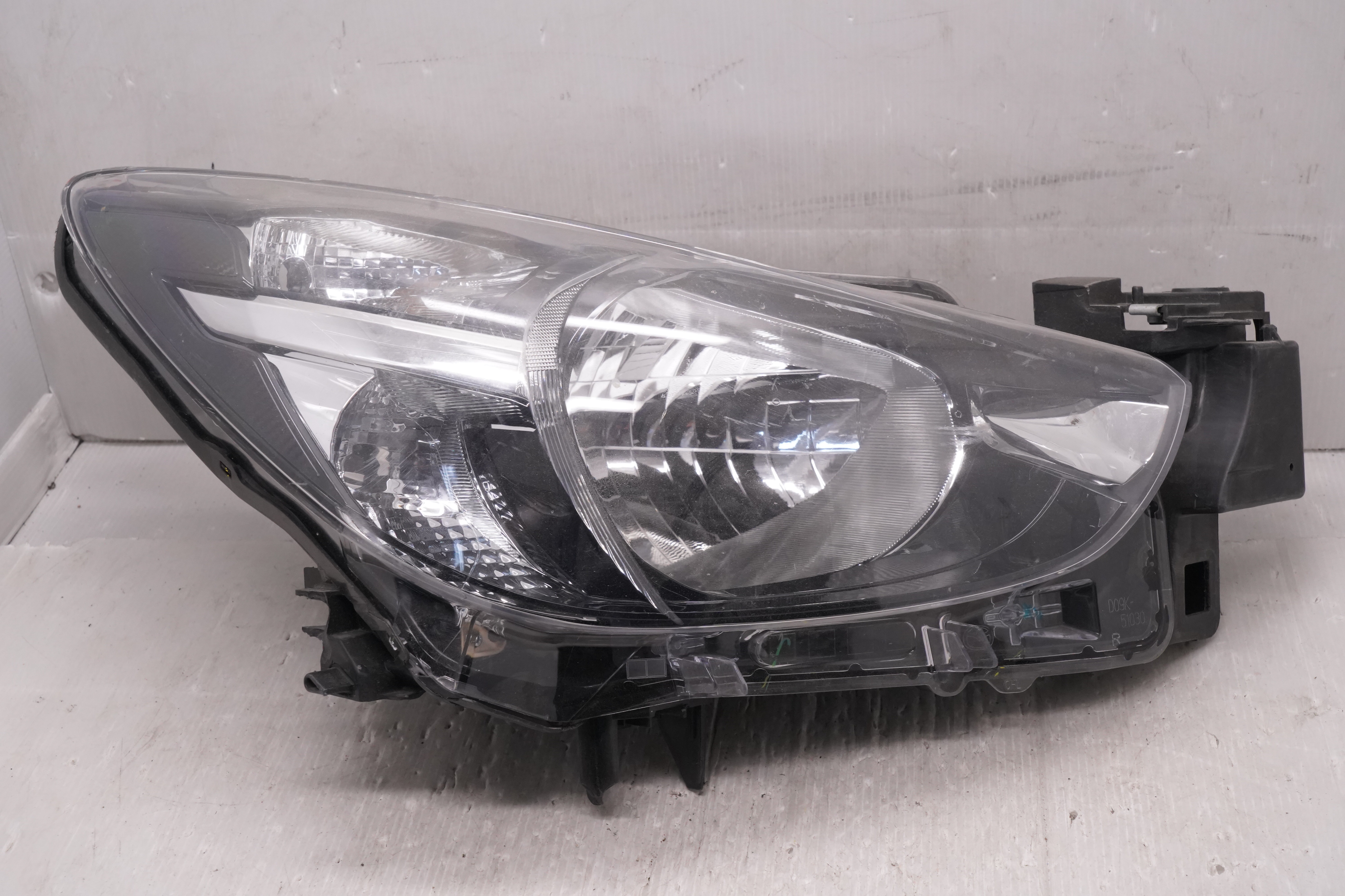 MAZDA 2 2014-2019 HALOGEN R.H.S HEADLIGHT GENUINE