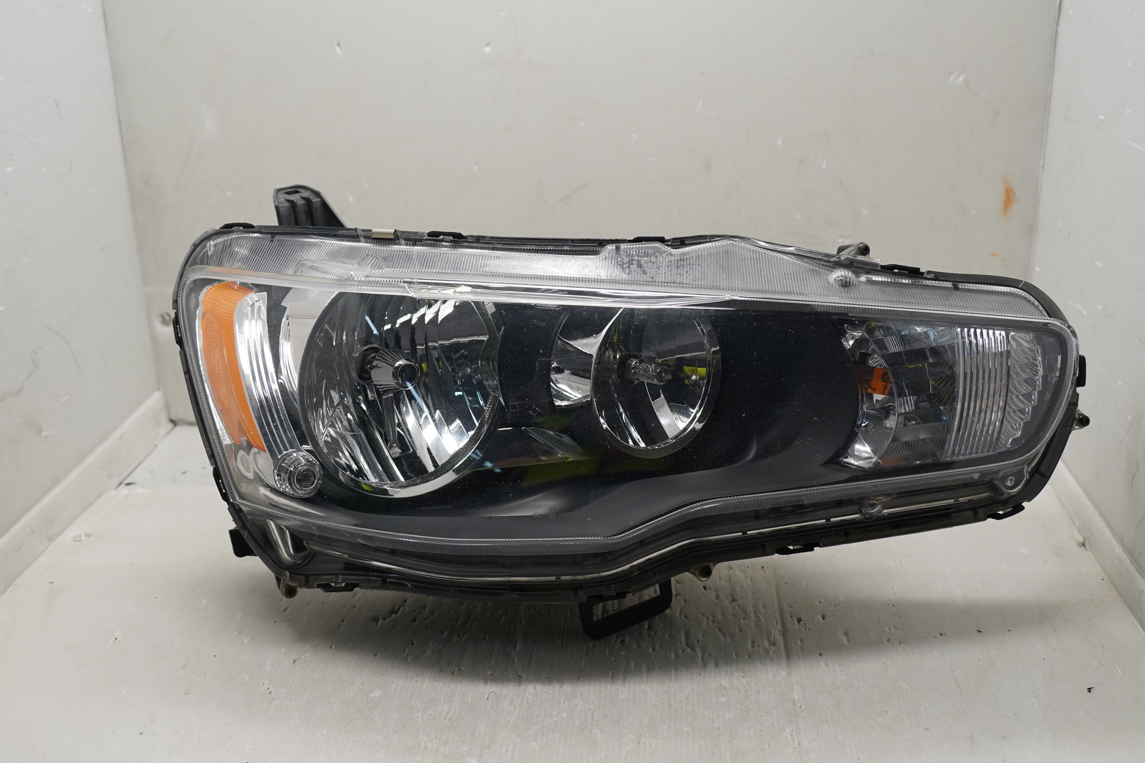 MITSUBISHI LANCER 2008-2018 HALOGEN R.H.S HEADLIGHT GENUINE