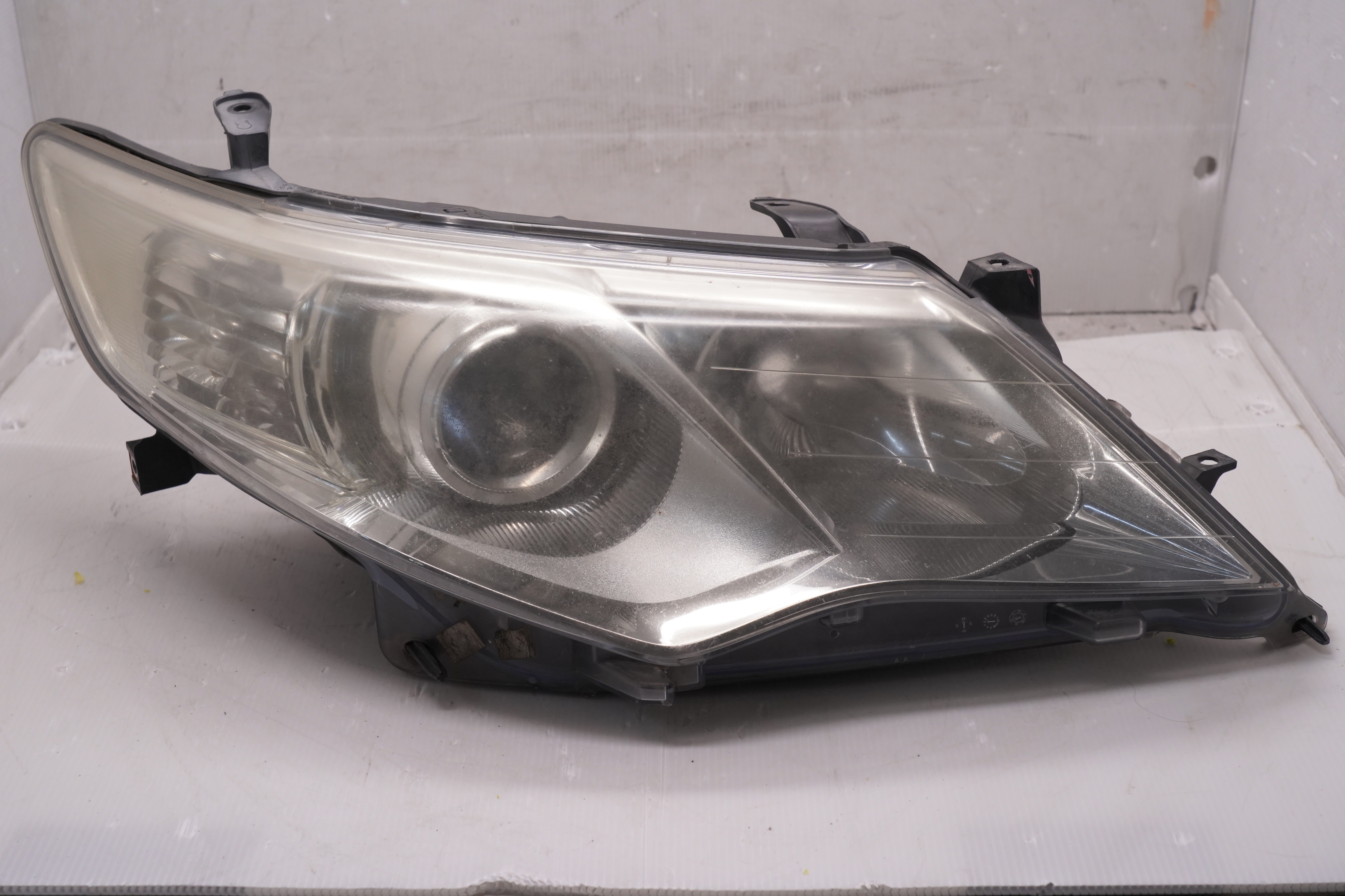 TOYOTA CAMRY 2011-2017 HALOGEN R.H.S HEADLIGHT GENUINE