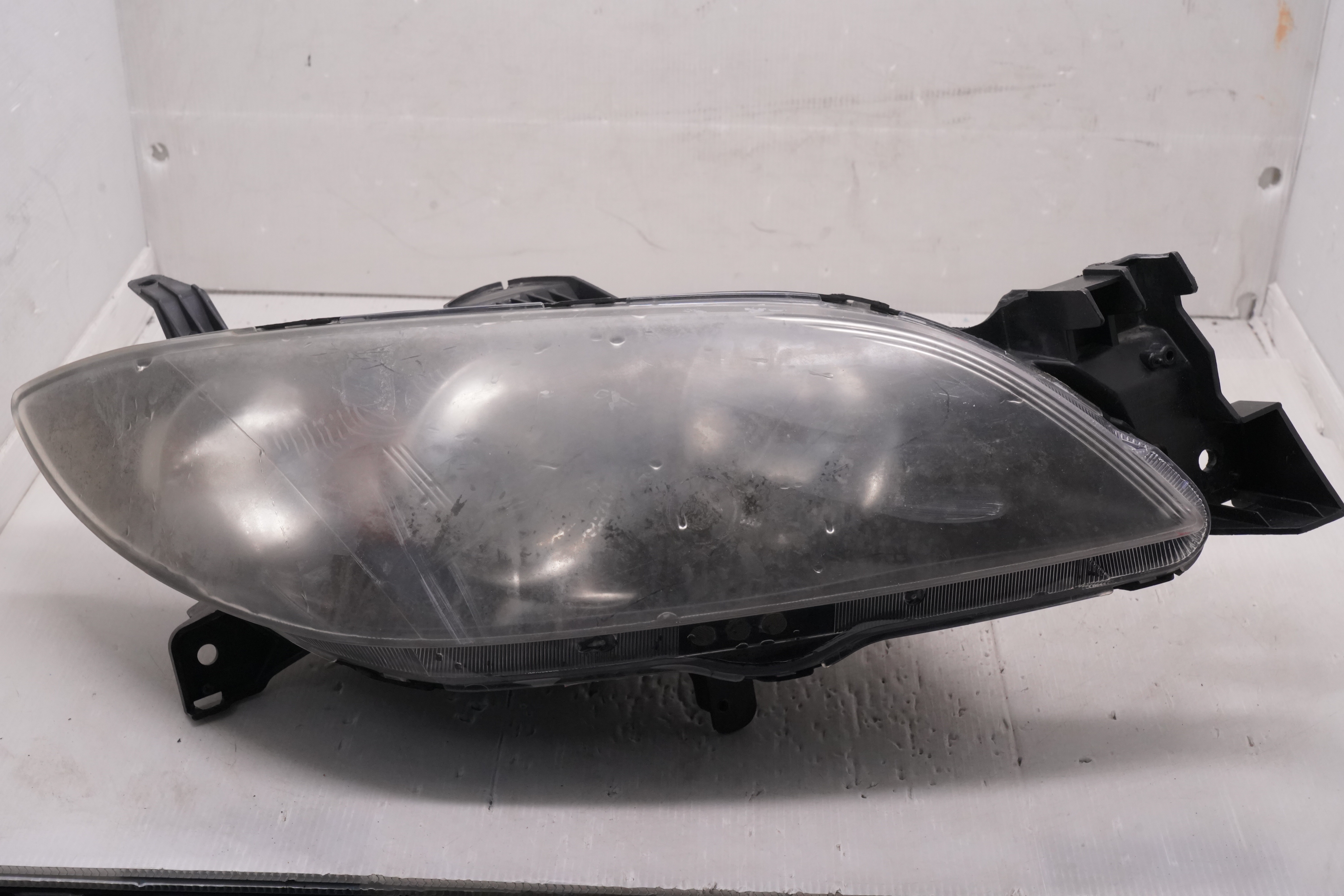 MAZDA 3 2003-2009 HALOGEN R.H.S HEADLIGHT GENUINE