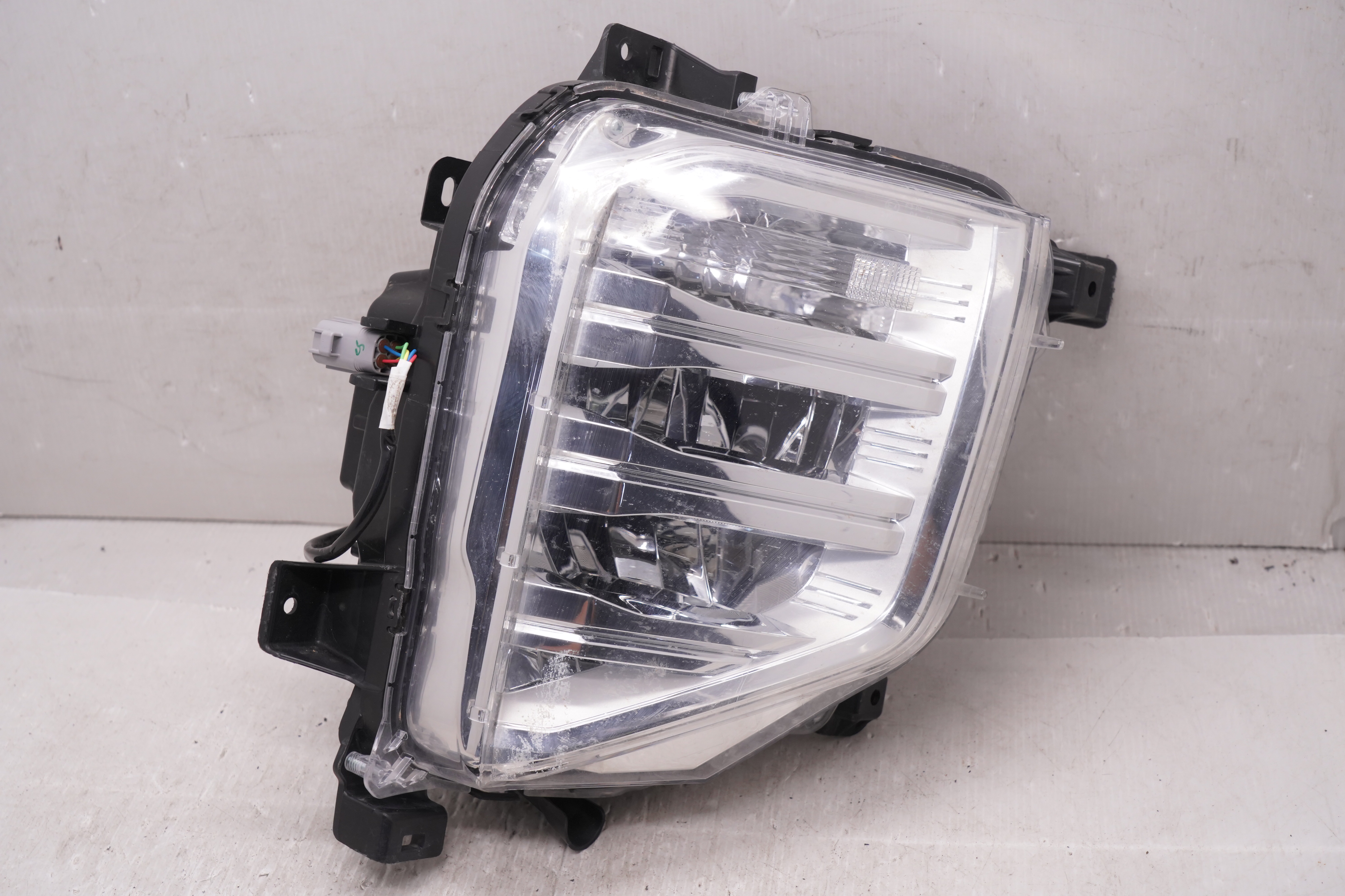 MITSUBUSHI PAJERO SPORT 2019-2025 R.H.S FOG LIGHT GENUINE