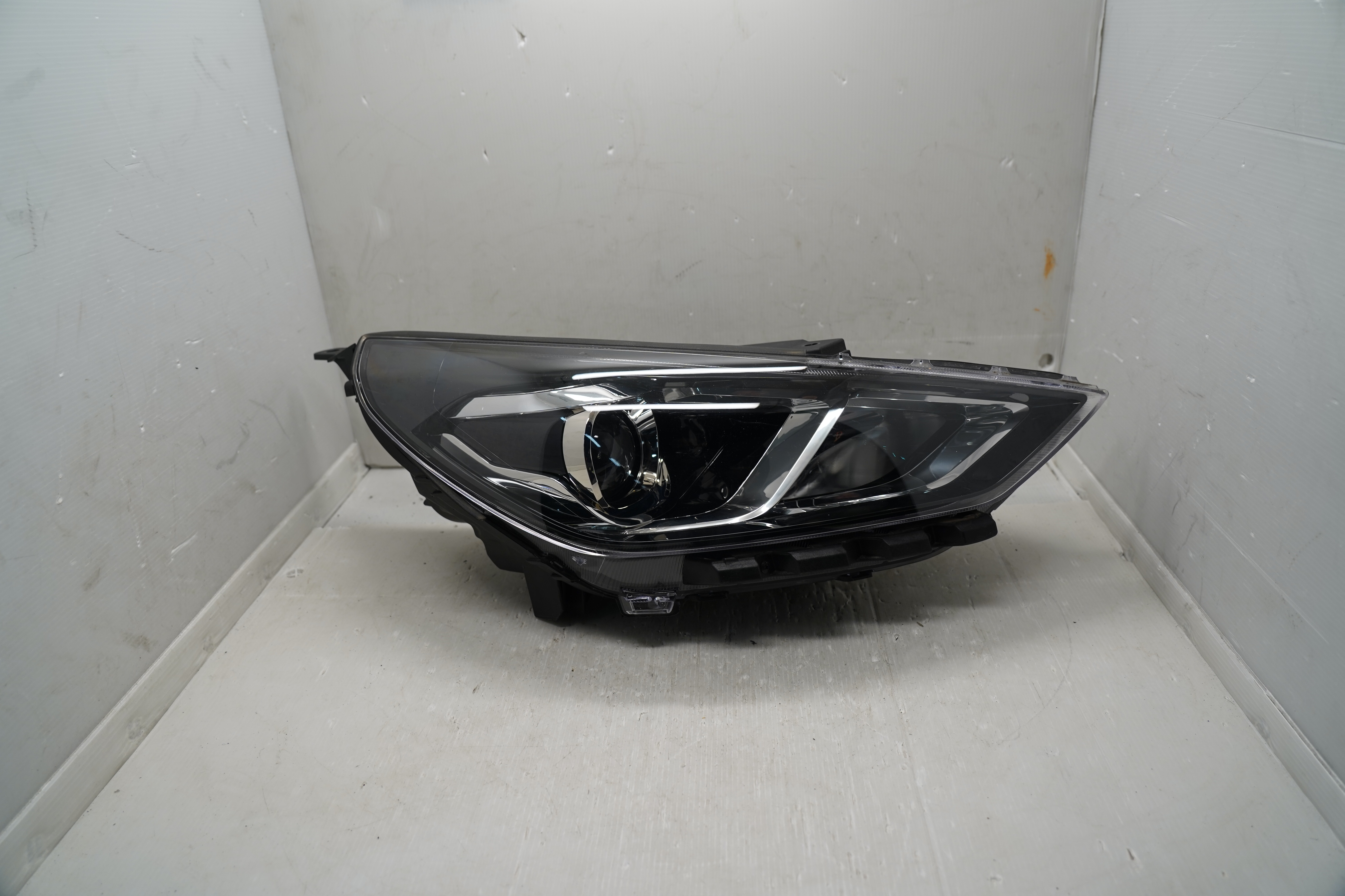 HYUNDAI SANTAFE 2013-2019 HALOGEN R.H.S HEADLIGHT GENUINE